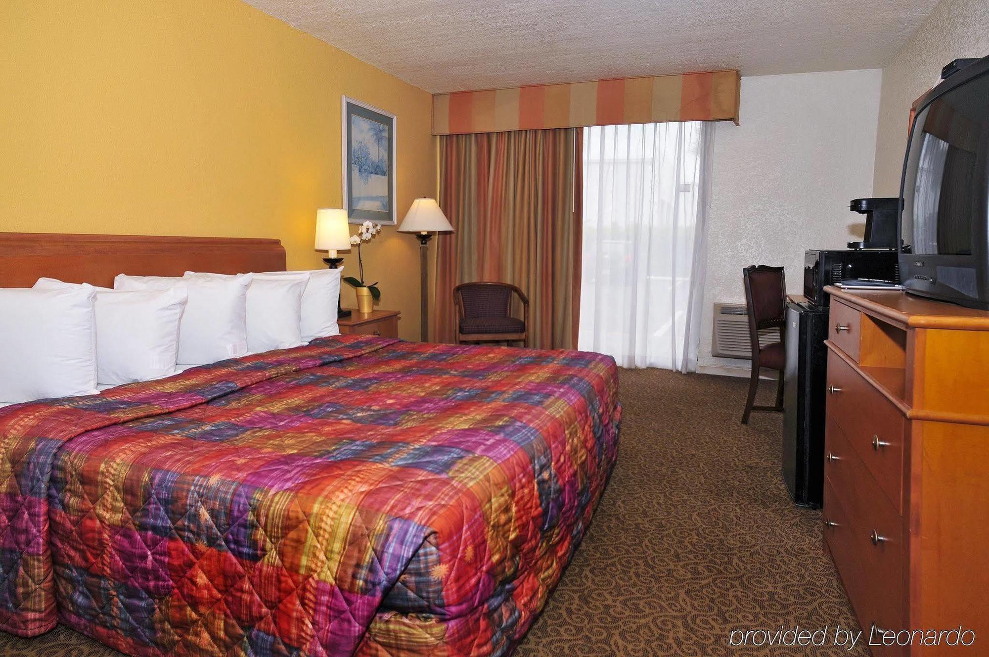 Days By Wyndham Neptune Hotel