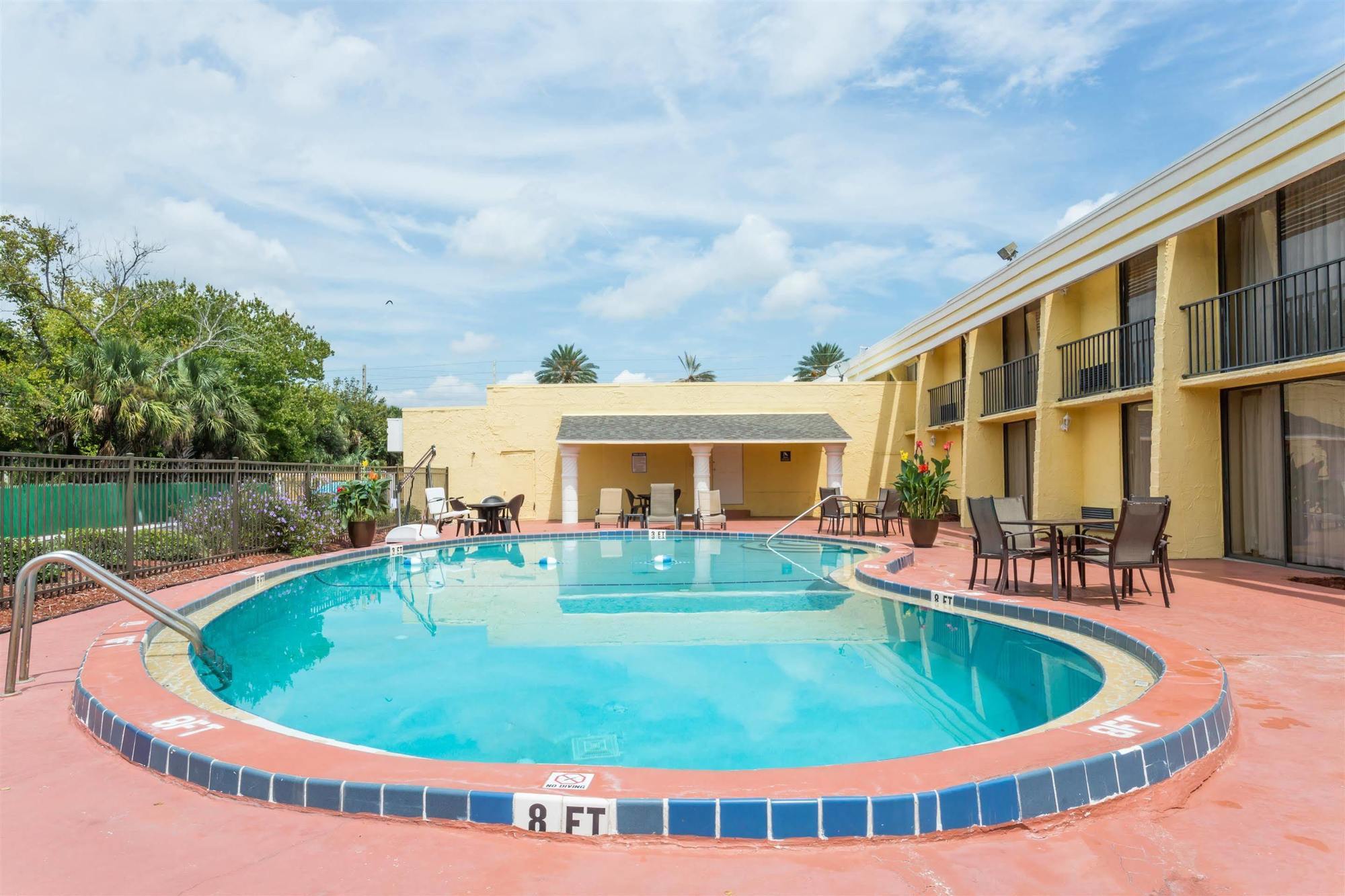 Days By Wyndham Neptune Jacksonville Beach