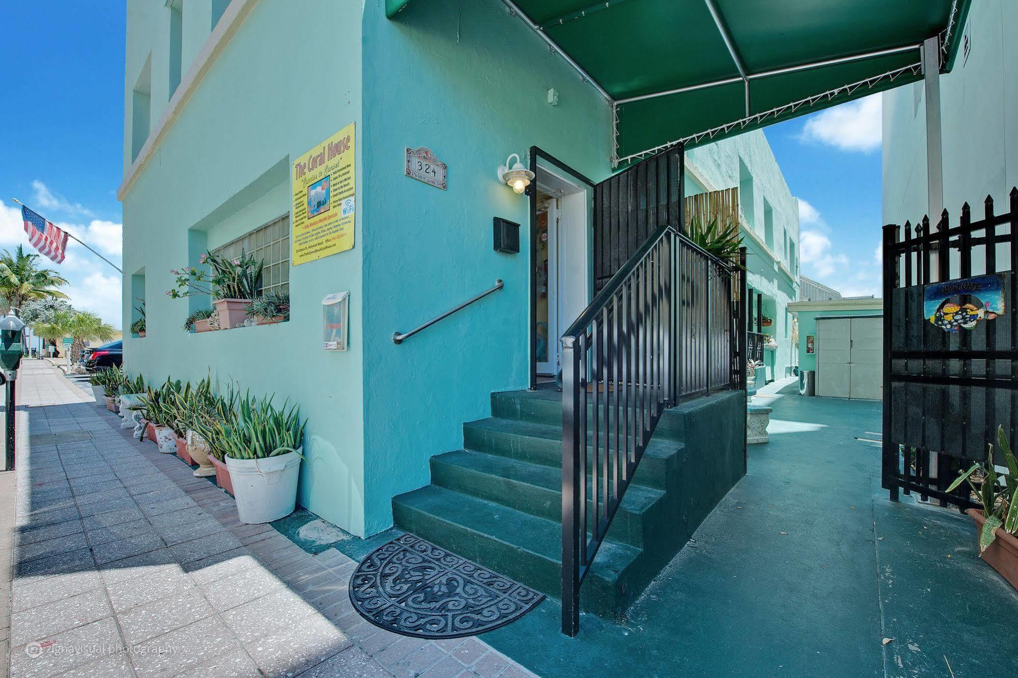 Coral House Hotel 2*