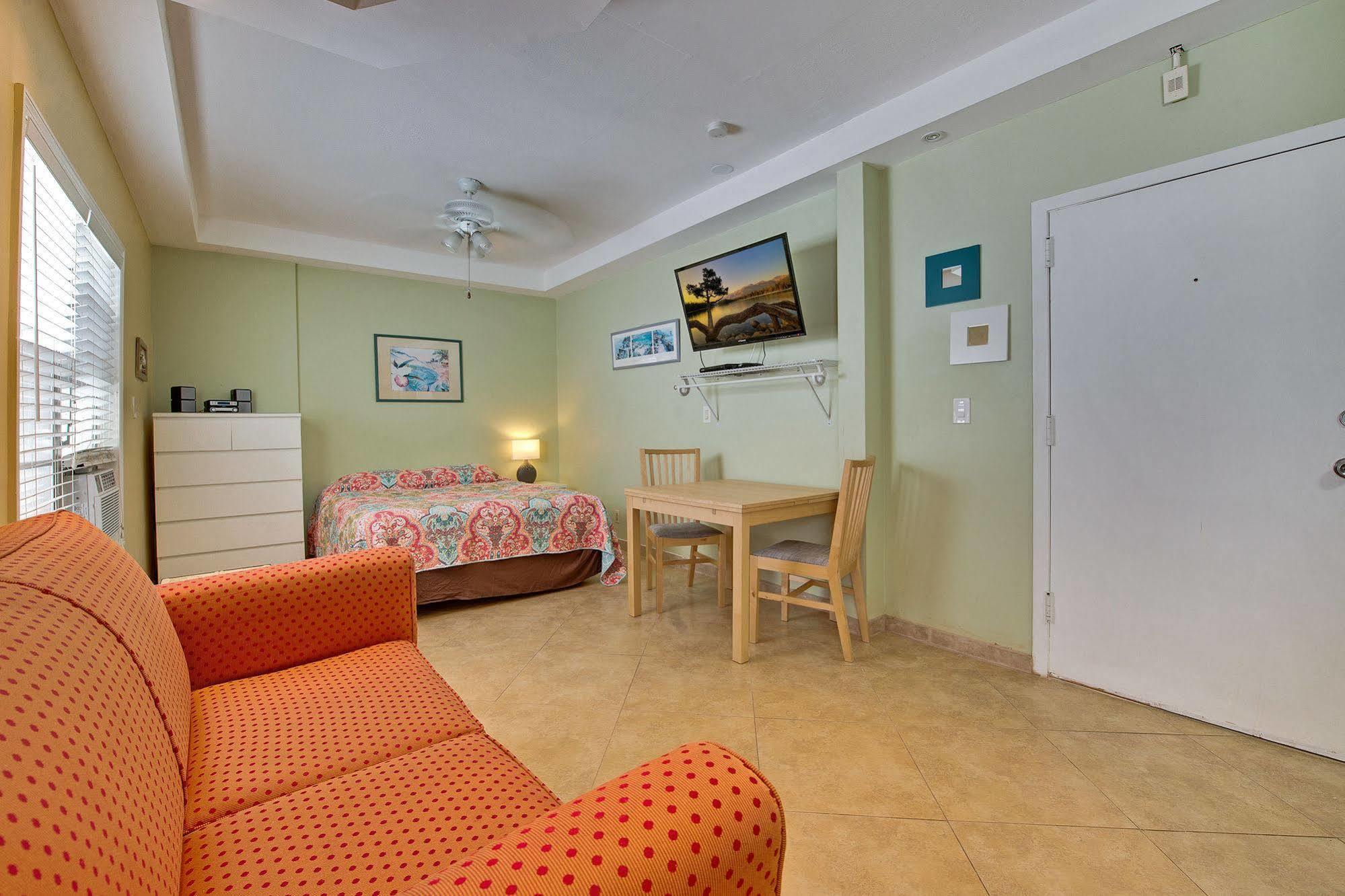 Coral House Hotel 2*