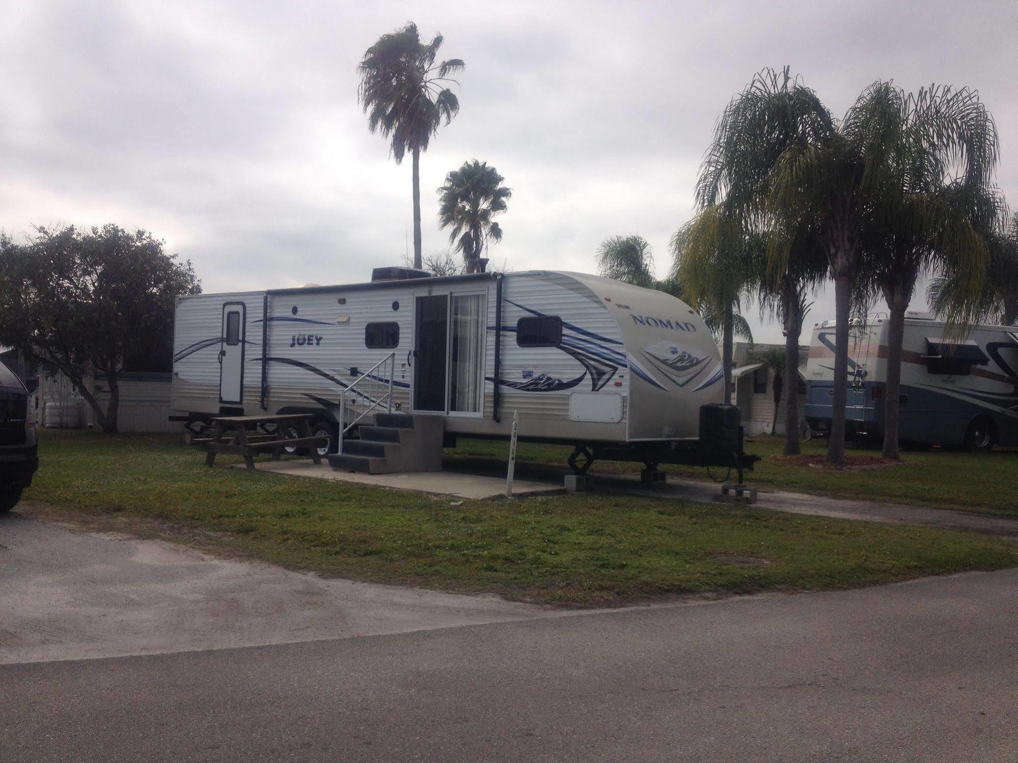 Winter Quarters Encore Manatee Rv 2*
