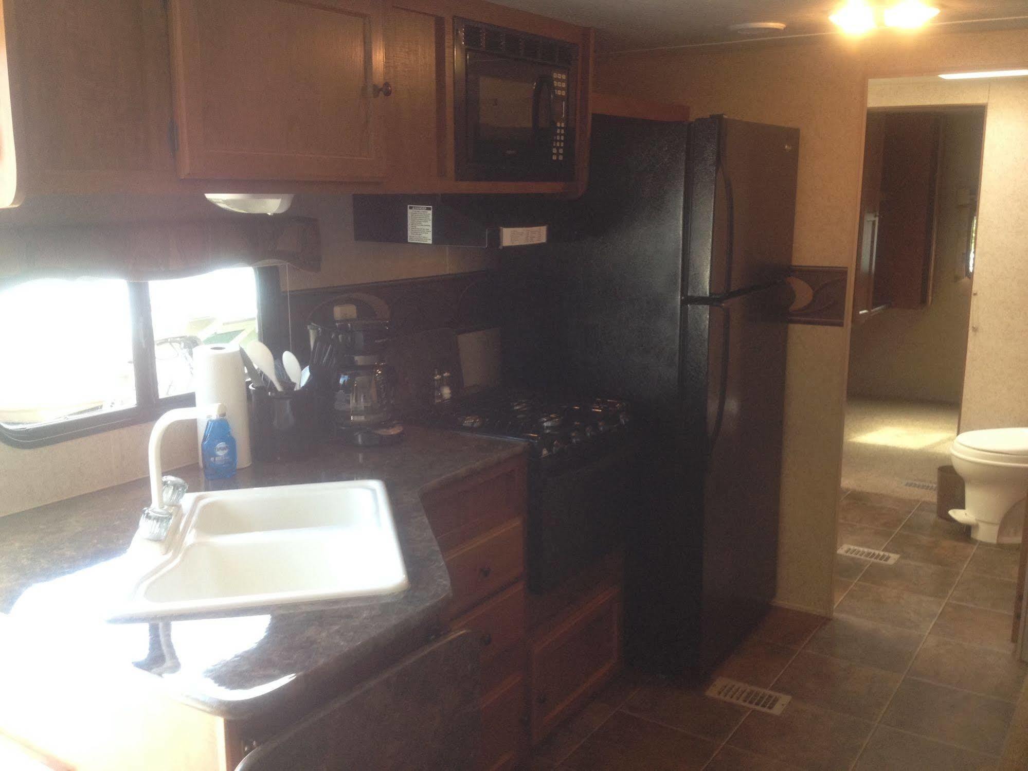 Winter Quarters Encore Manatee Rv 2*