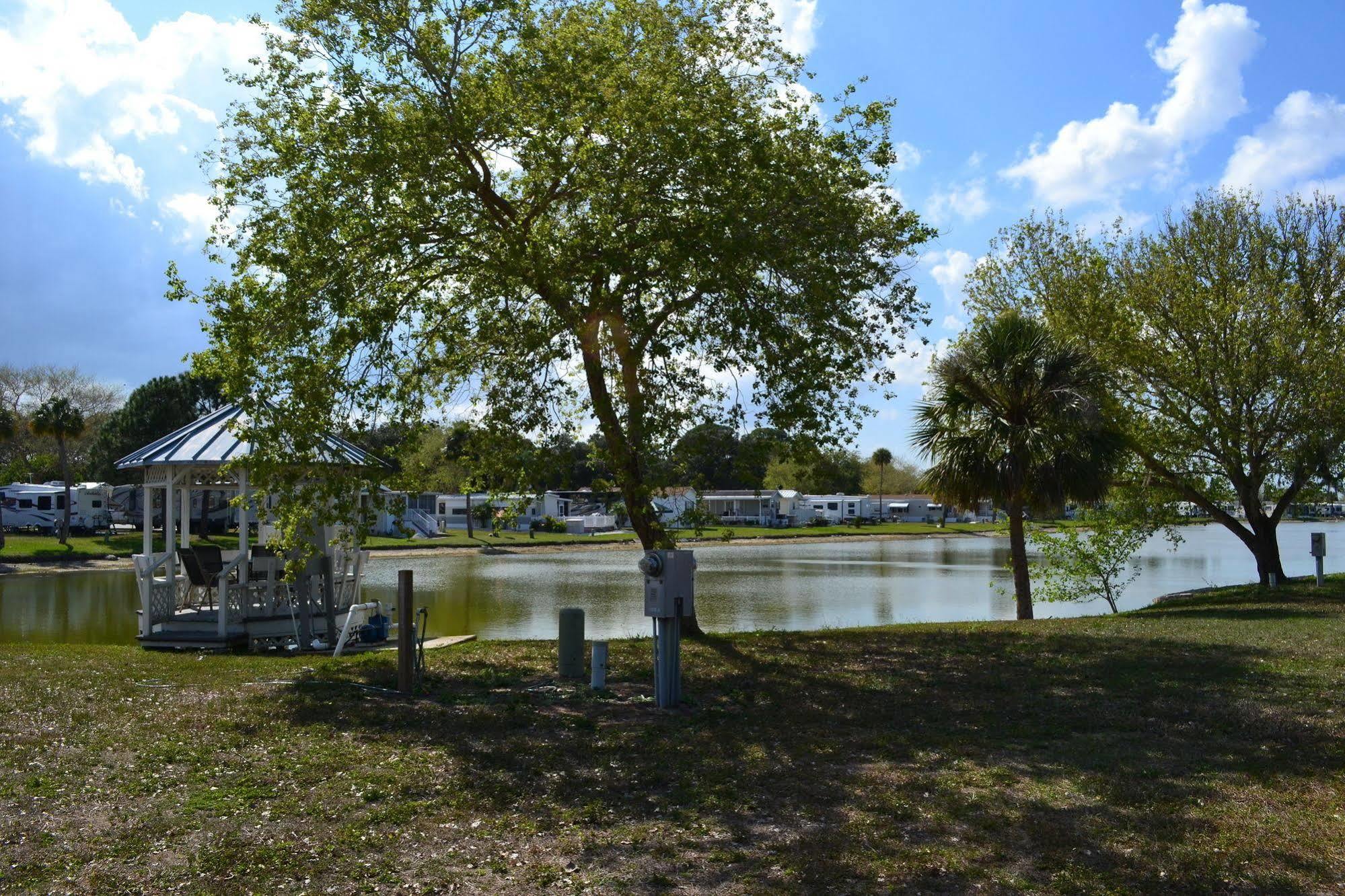 Winter Quarters Encore Manatee Rv Hotel Bradenton