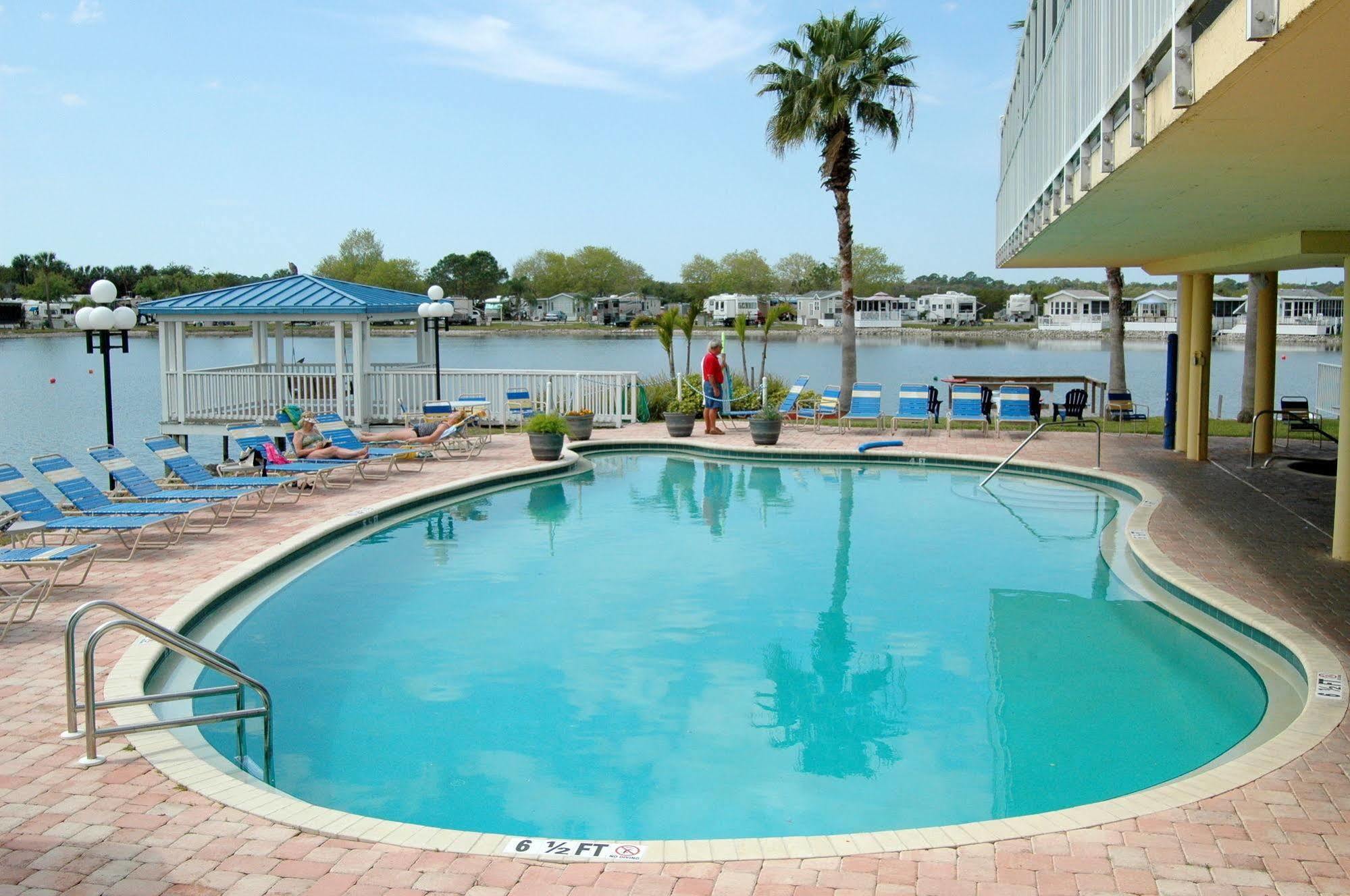 Winter Quarters Encore Manatee Rv 2* Bradenton
