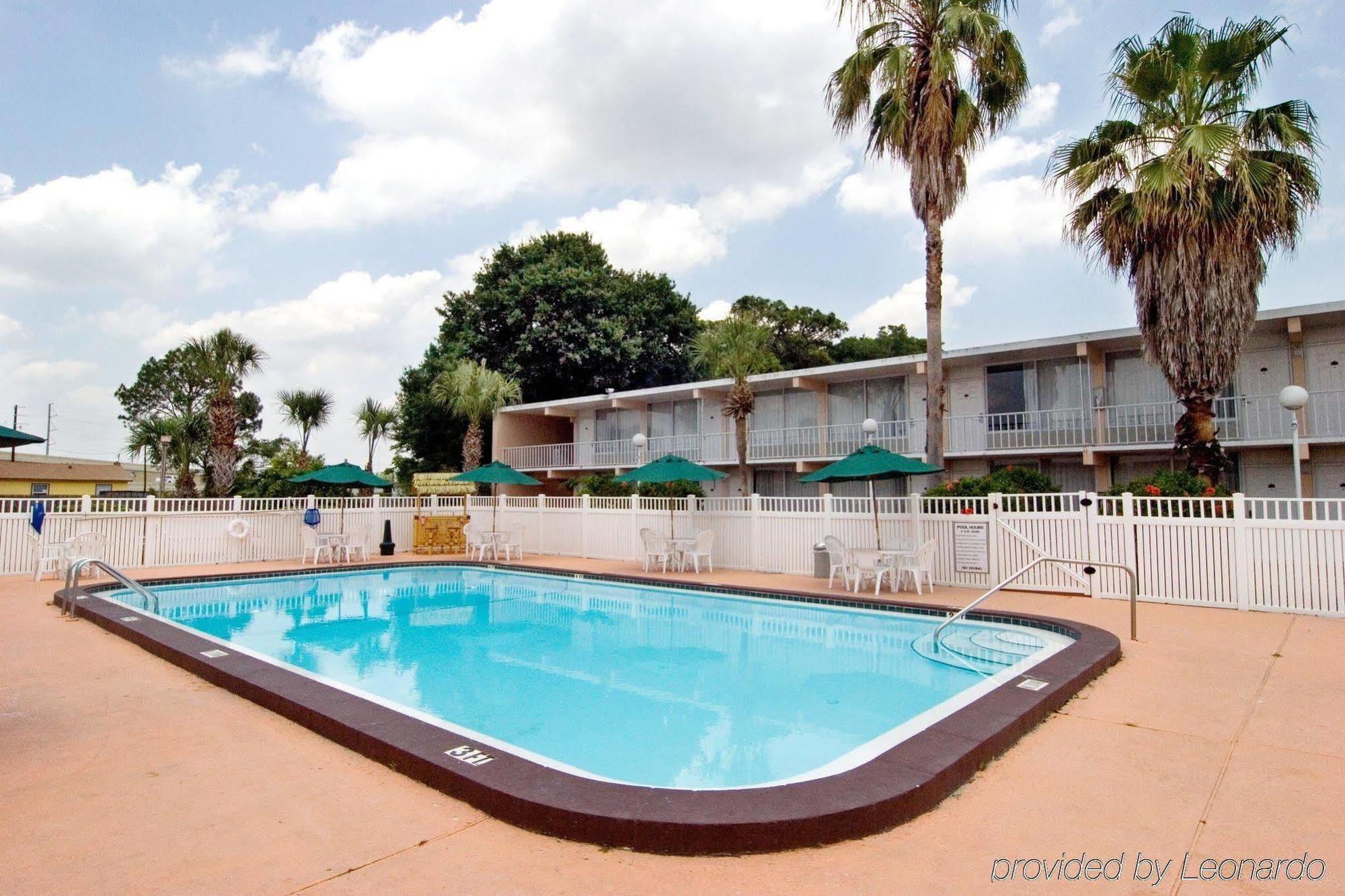 Howard Johnson By Wyndham
