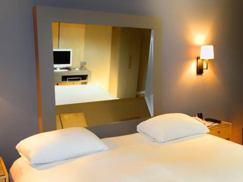 Aladdin​ - Couples Only​ Hotel Miami Springs