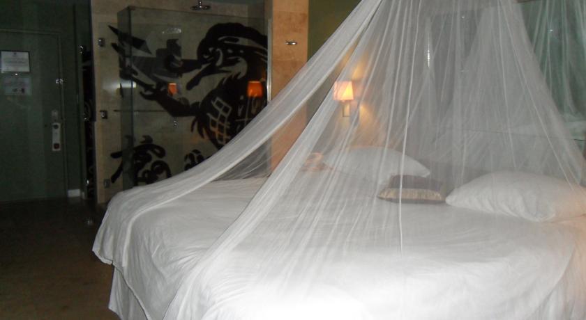 Aladdin​ - Couples Only​ Hotel