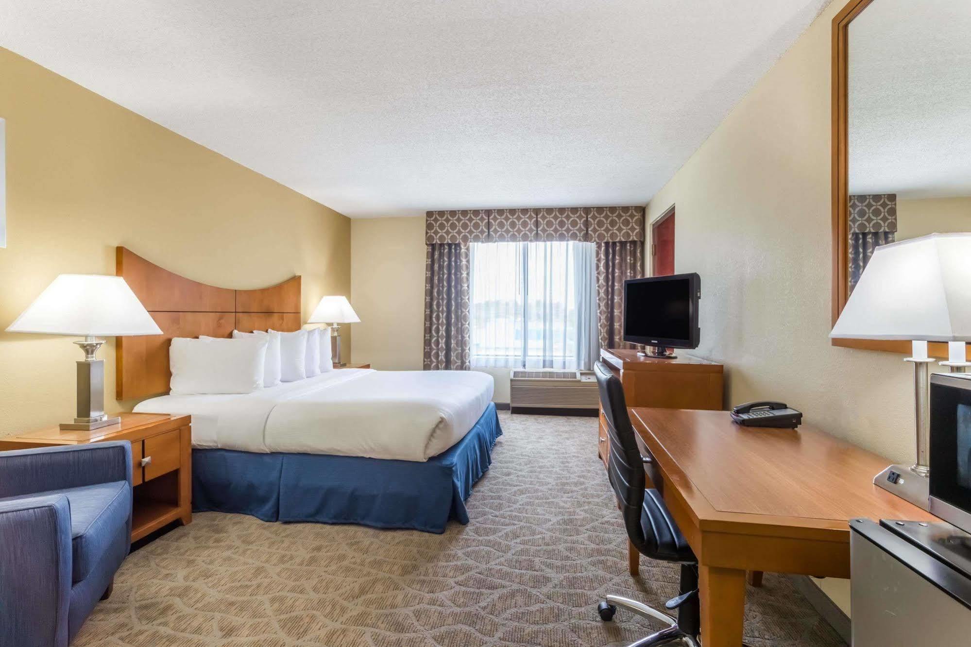 Wingate By Wyndham, Universal - Free Theme Park Shuttle Orlando