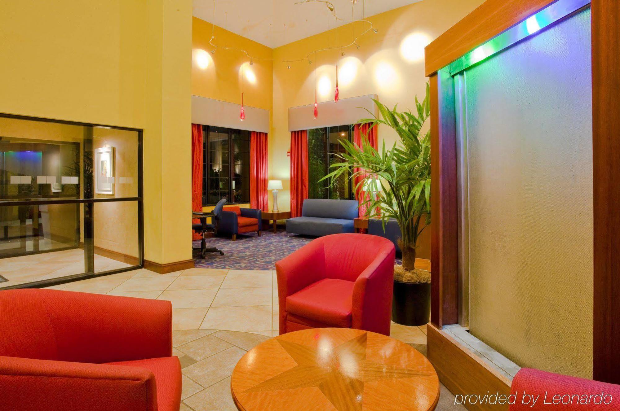 Express & - Nearest Universal By Ihg 3*