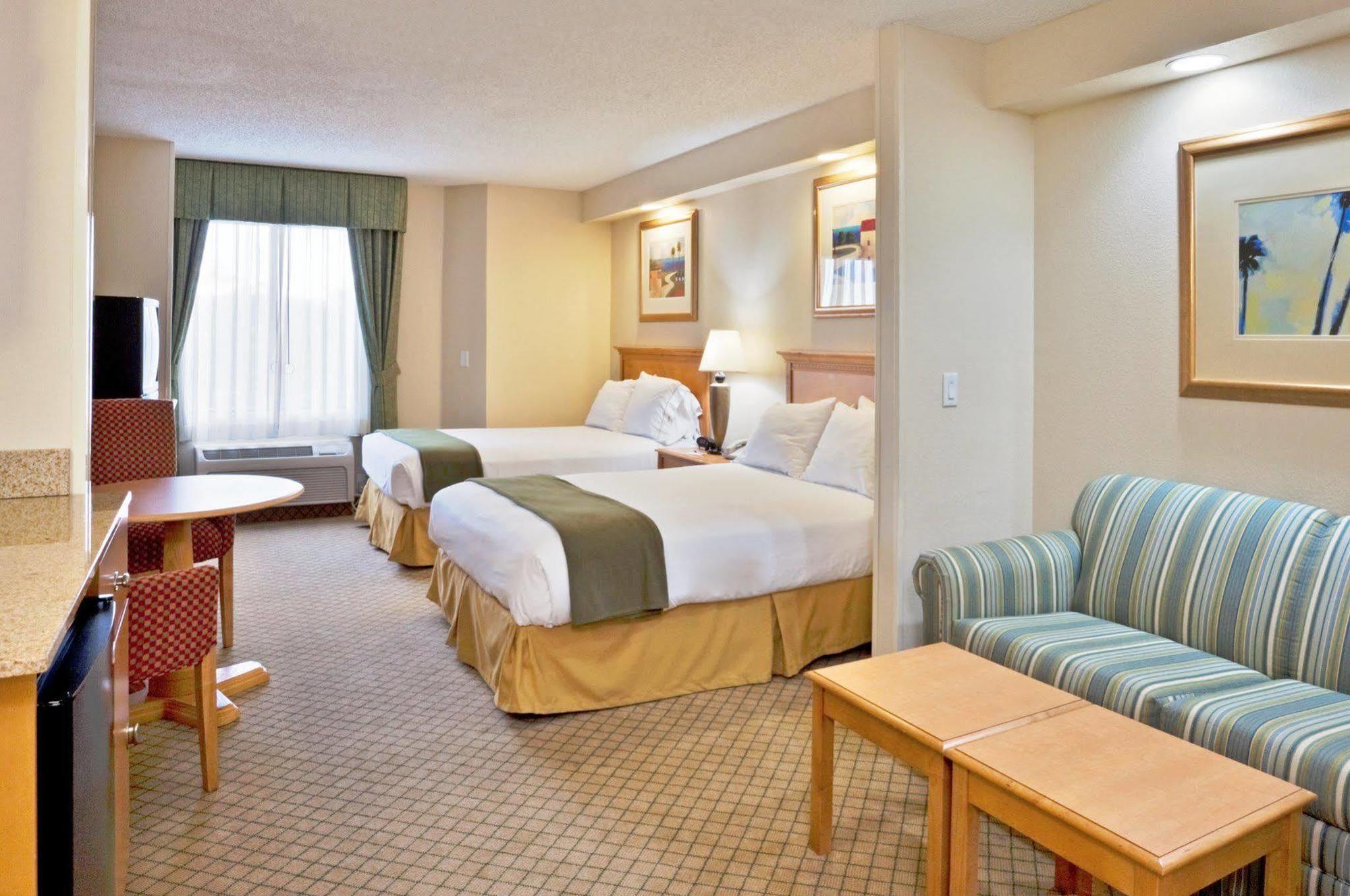 Express & - Nearest Universal By Ihg 3*