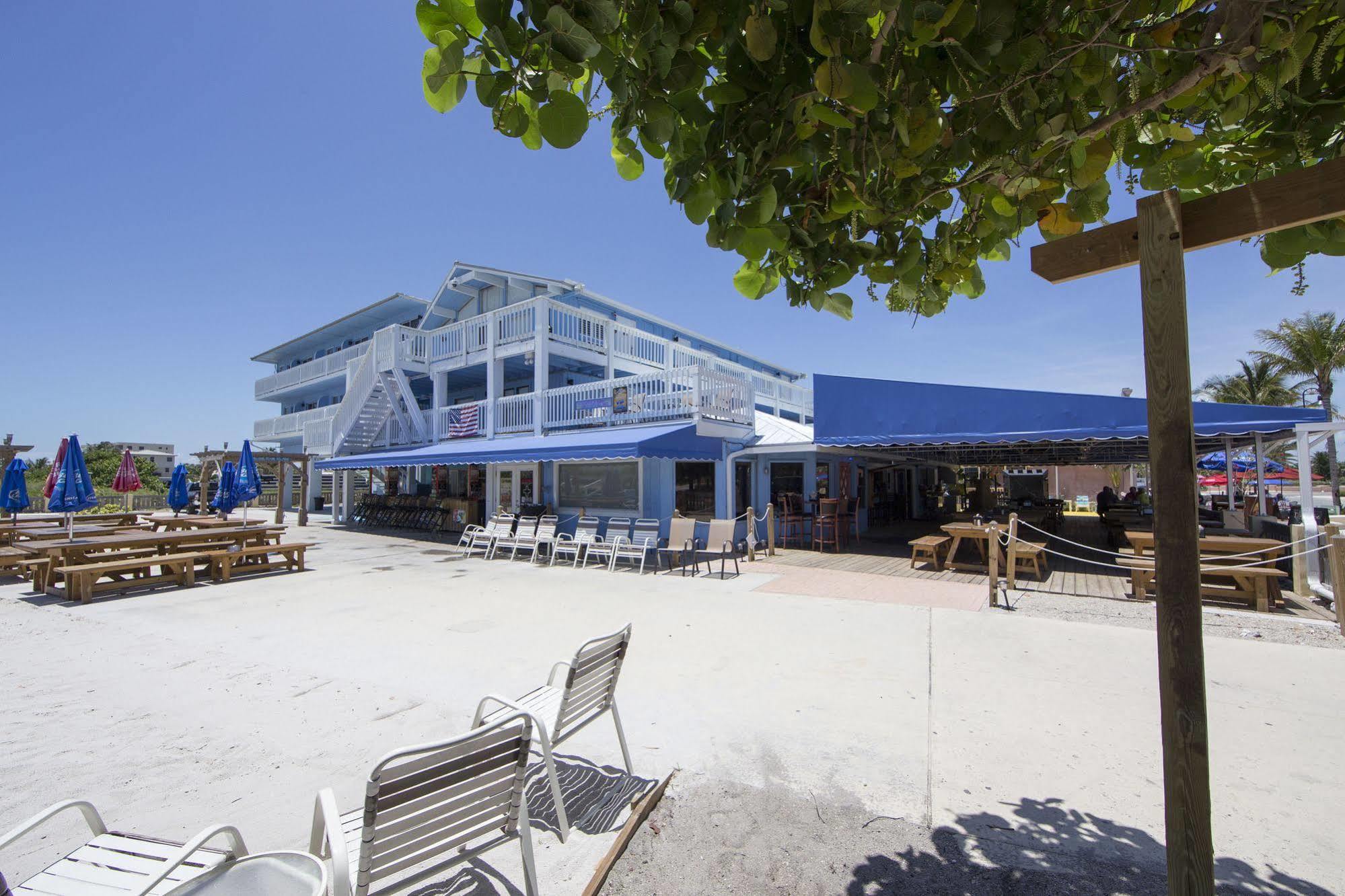 Rhumcay Beach And Grille 3*