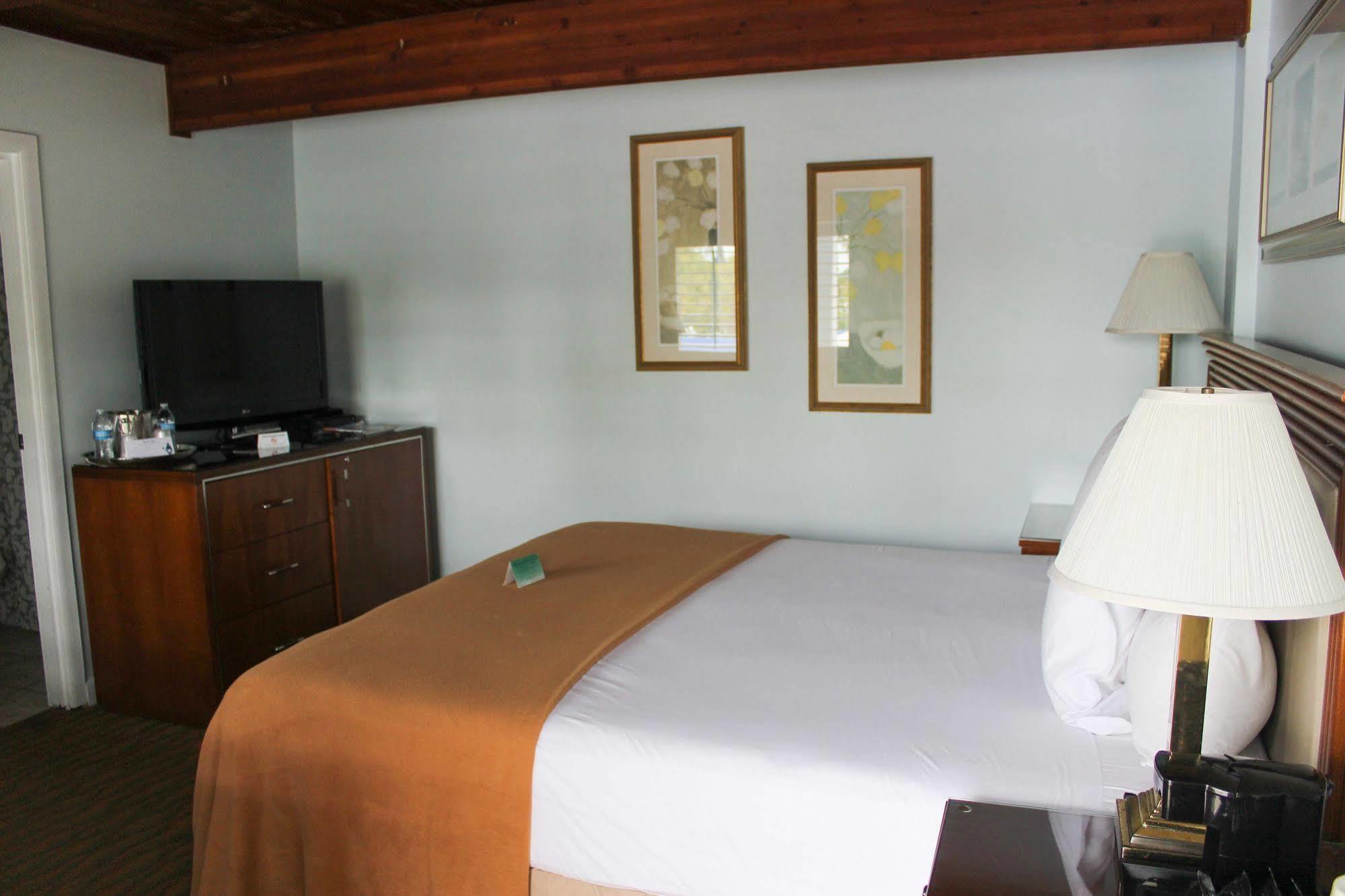 Rhumcay Beach And Grille Resort 3*