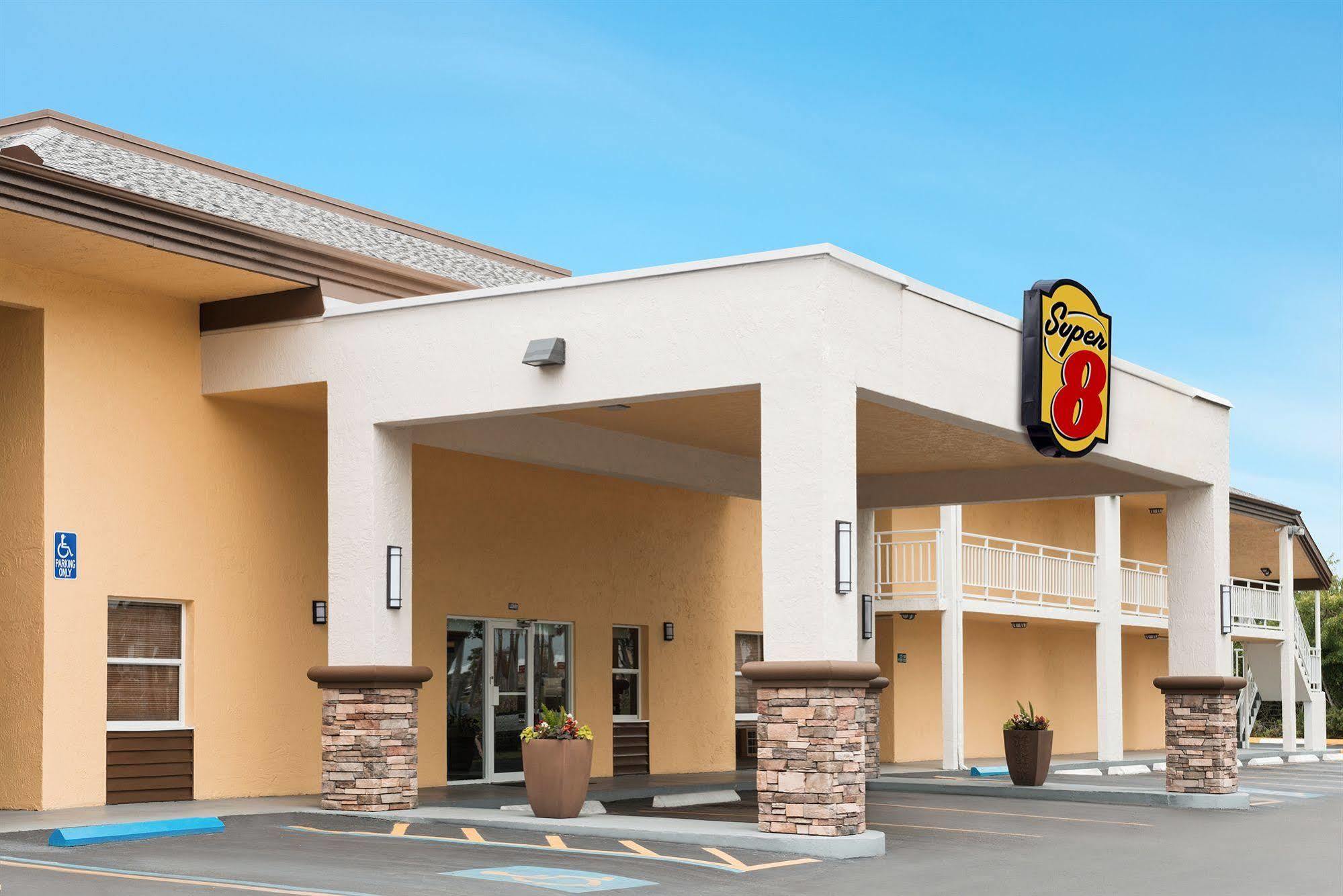 Super 8 By Wyndham Bradenton Area 2*