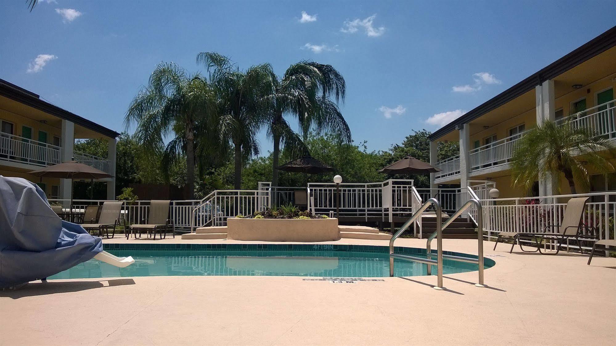 Motel Super 8 By Wyndham Bradenton Area
