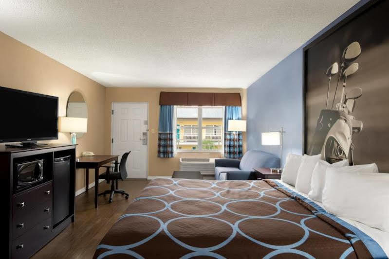 Super 8 By Wyndham Bradenton Area 2*