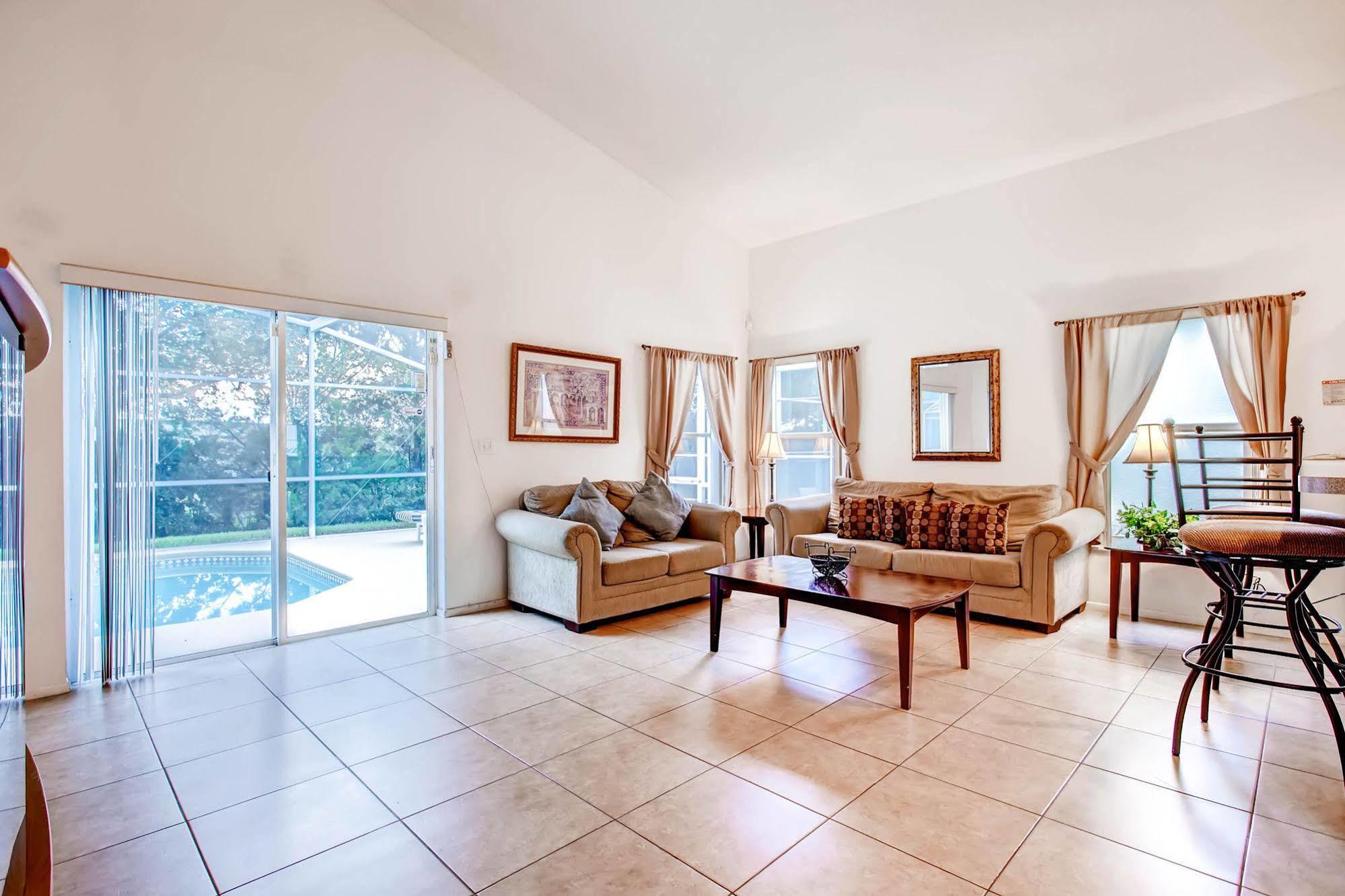 Advantage Hotel 3*