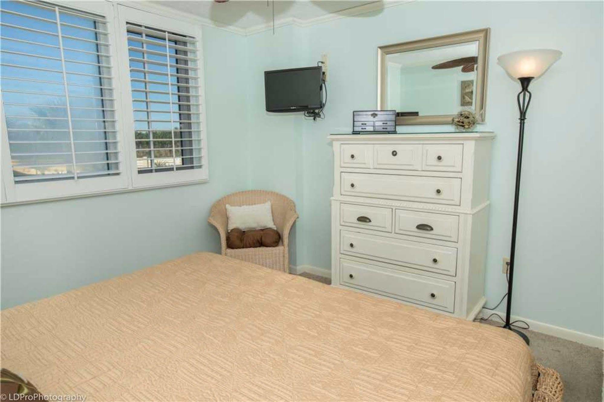 Islander By Isle Hotel