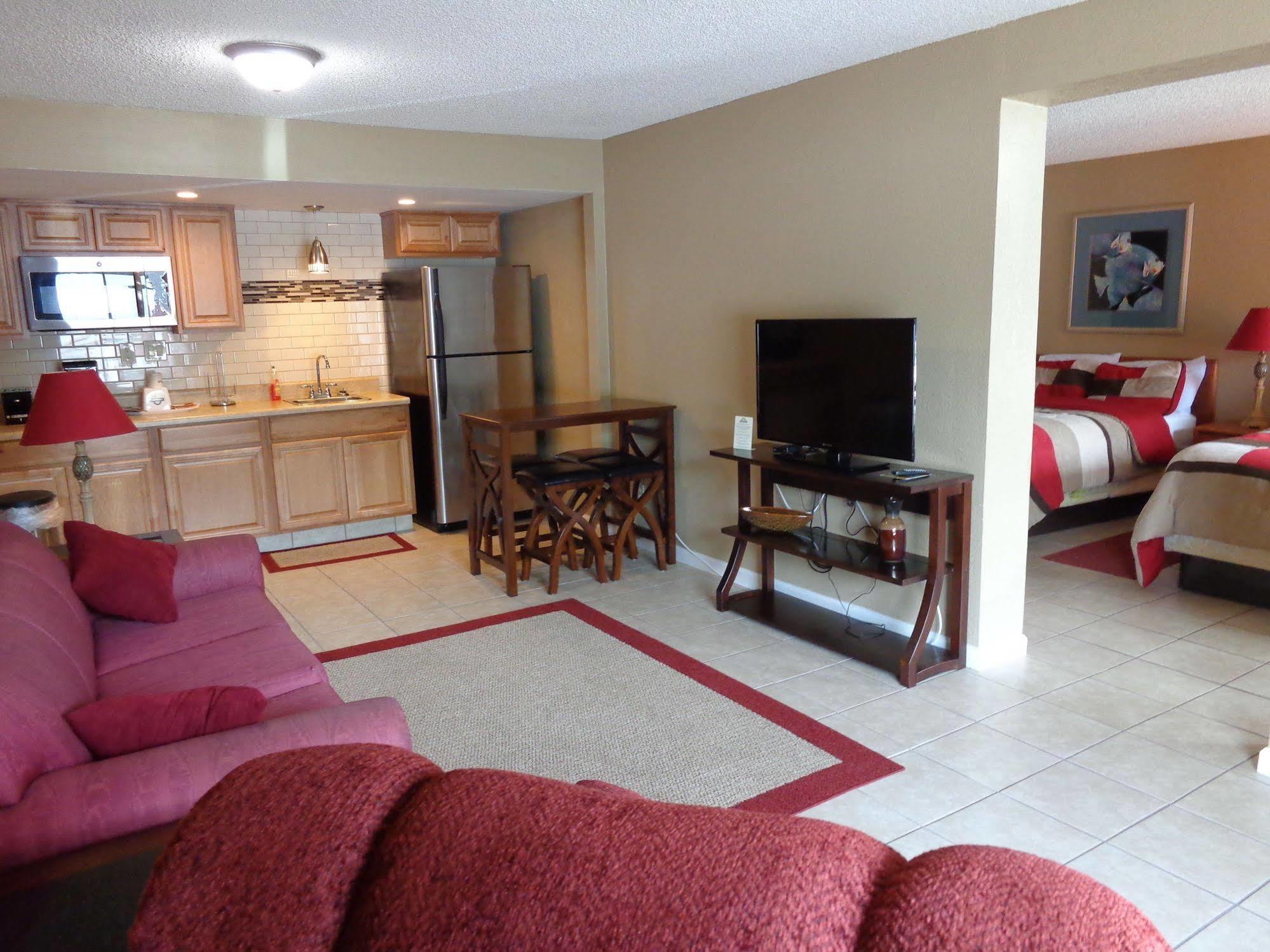 Days By Wyndham Cruiseport West At I-95/524 Hotel 2*