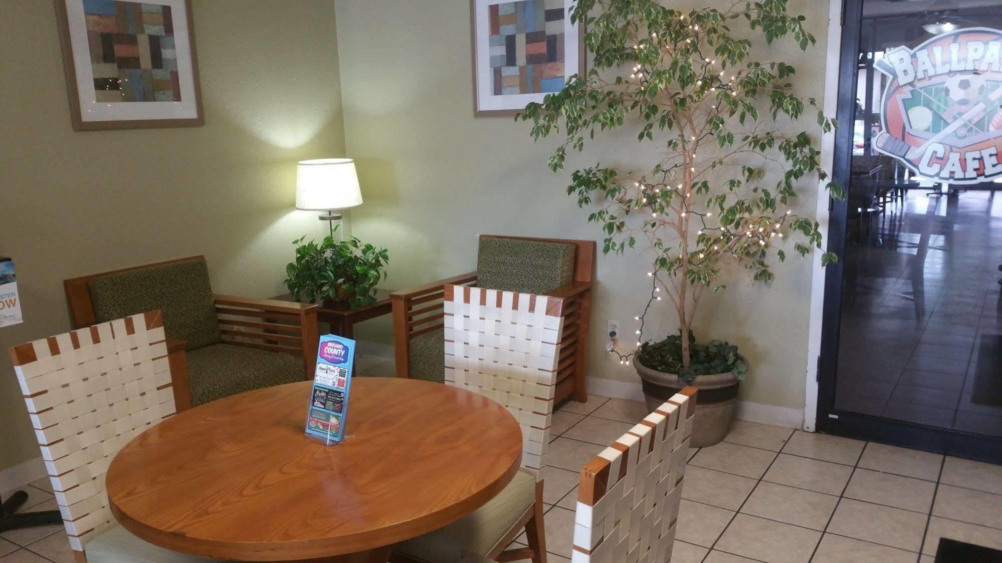 Hotel Days By Wyndham Cruiseport West At I-95/524 2*