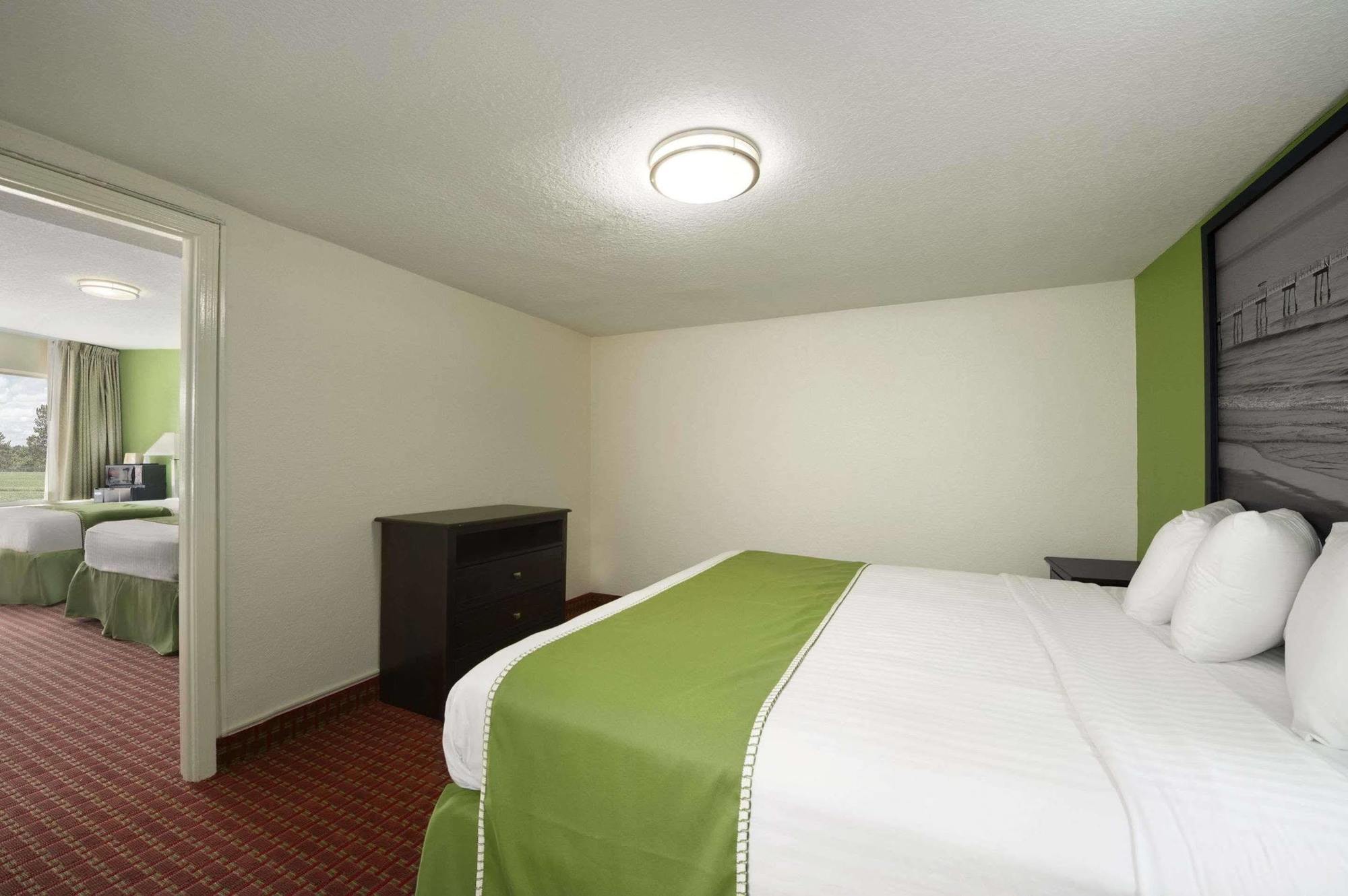 Quality Daytona Oceanfront Inn 2*