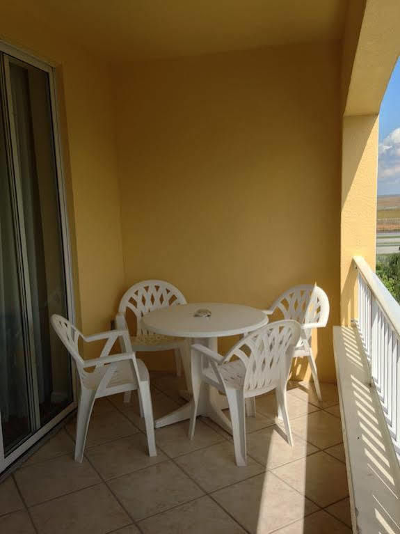 At Weston, Lauderdale Resort
