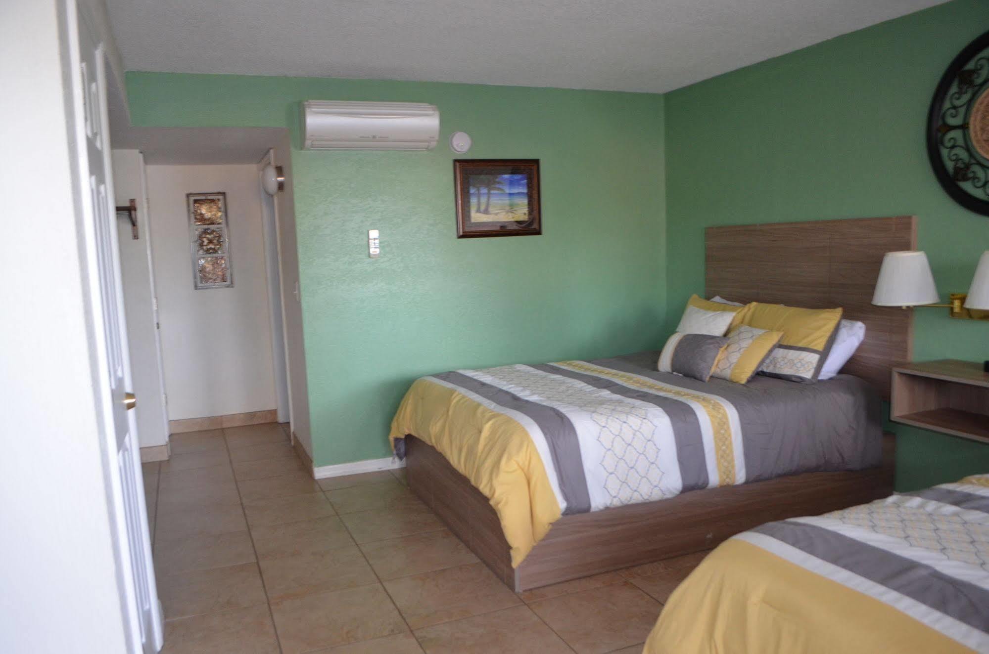 Motel Latitude 26 Waterfront And Marina