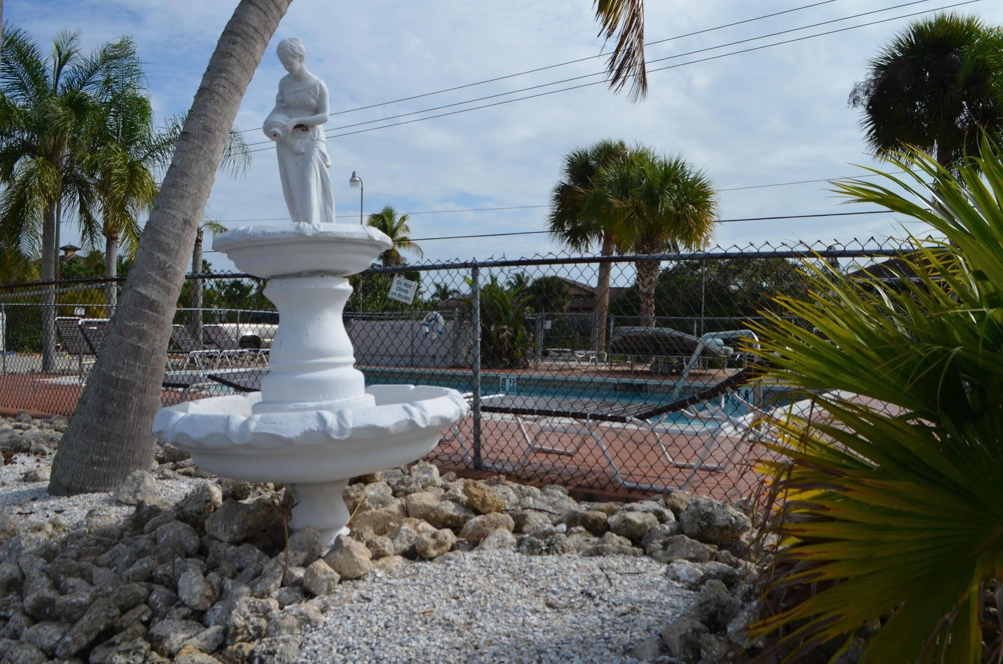 Motel Latitude 26 Waterfront And Marina