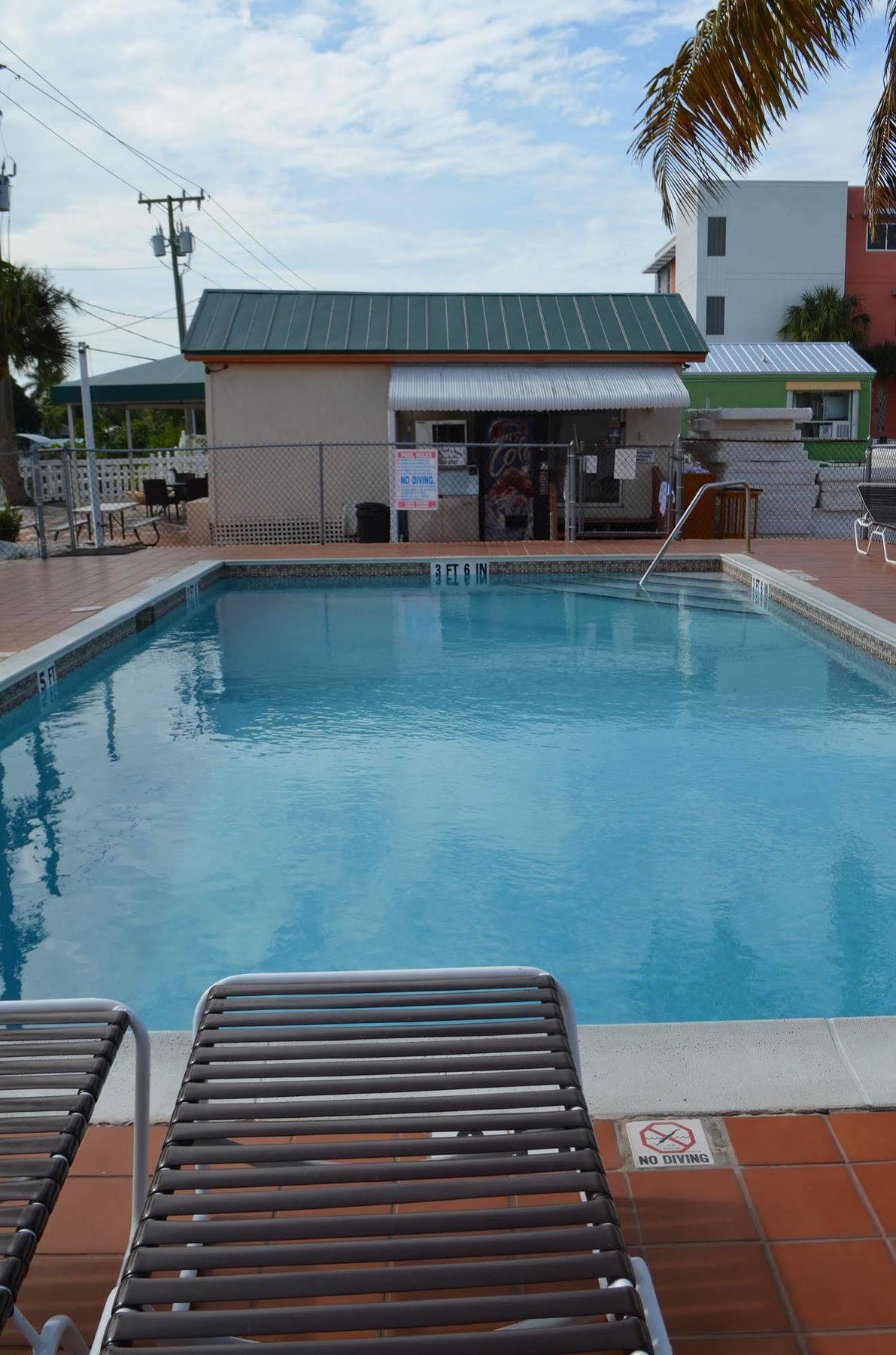 Latitude 26 Waterfront And Marina Motel 3*