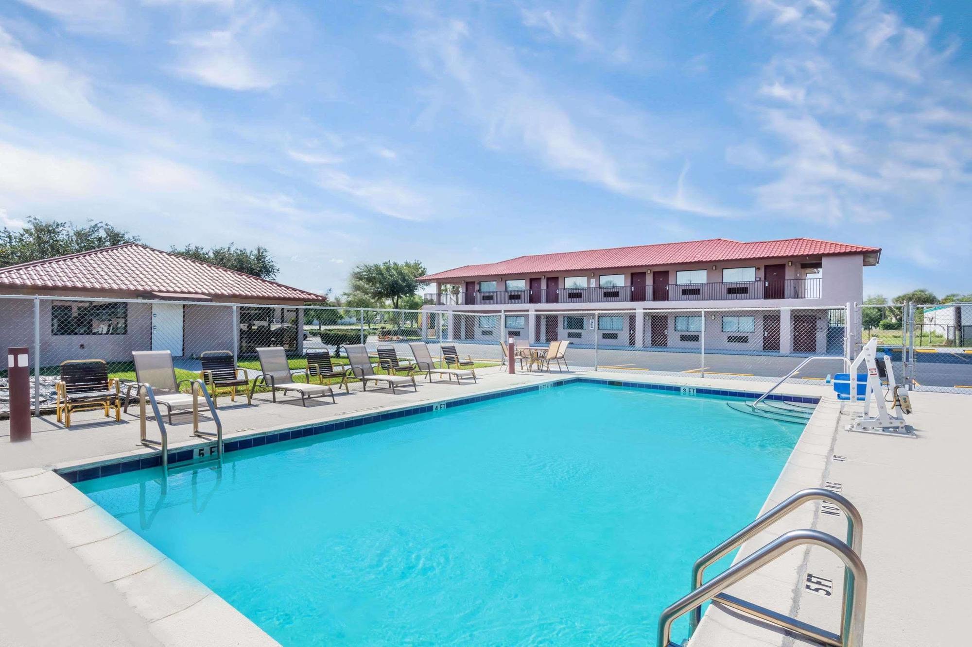 Redfinn Motel 2*