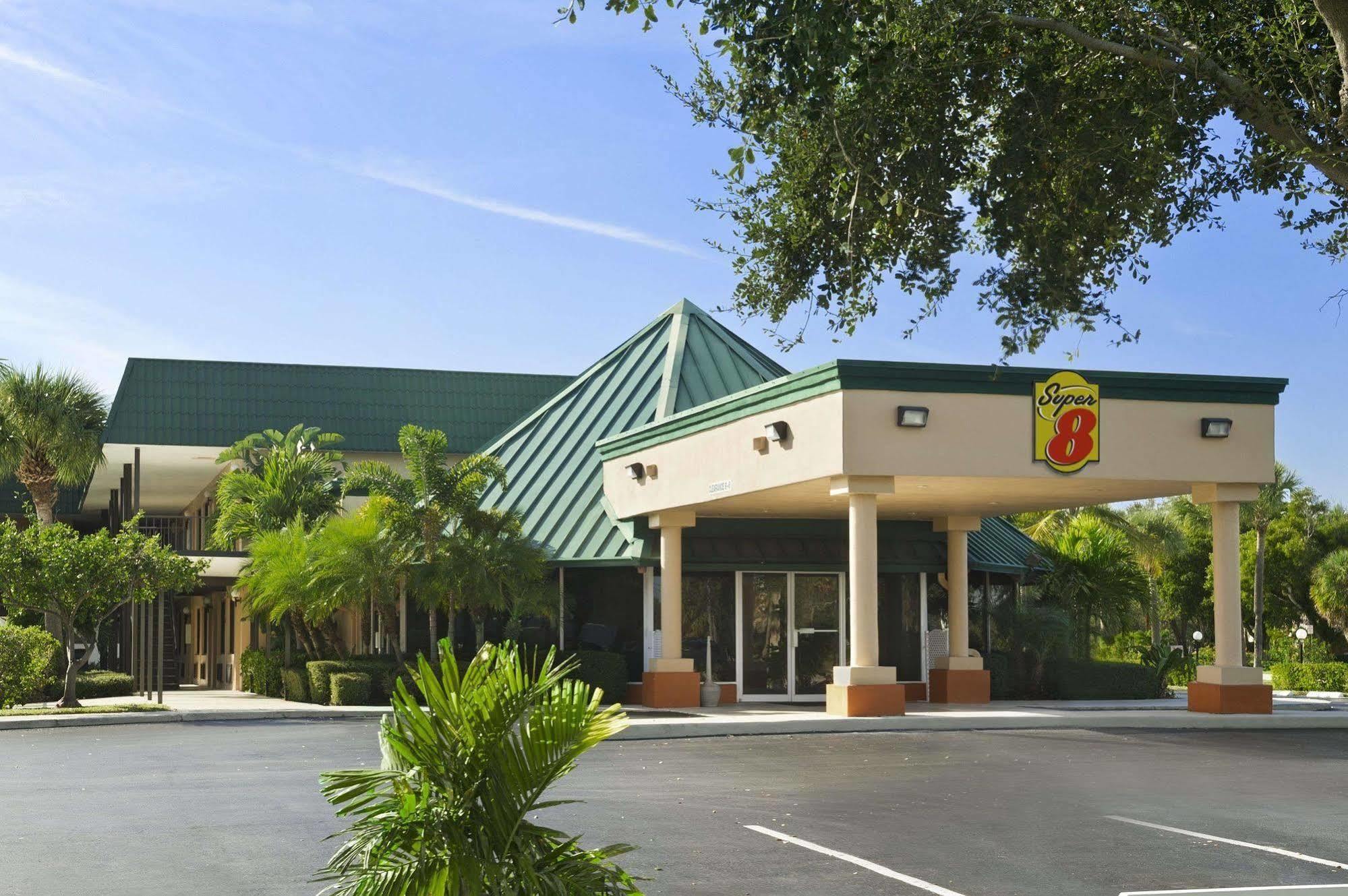 Super 8 By Wyndham North Palm North Palm Beach