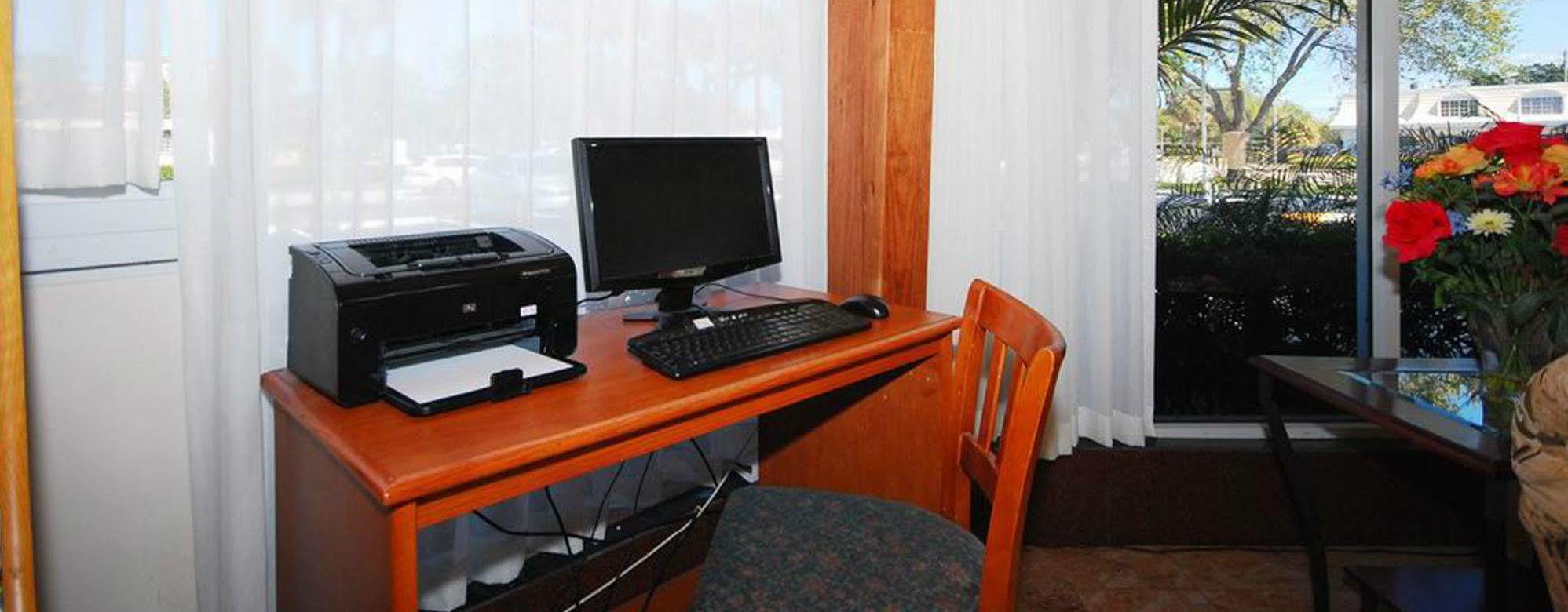Super 8 By Wyndham North Palm Motel 2*