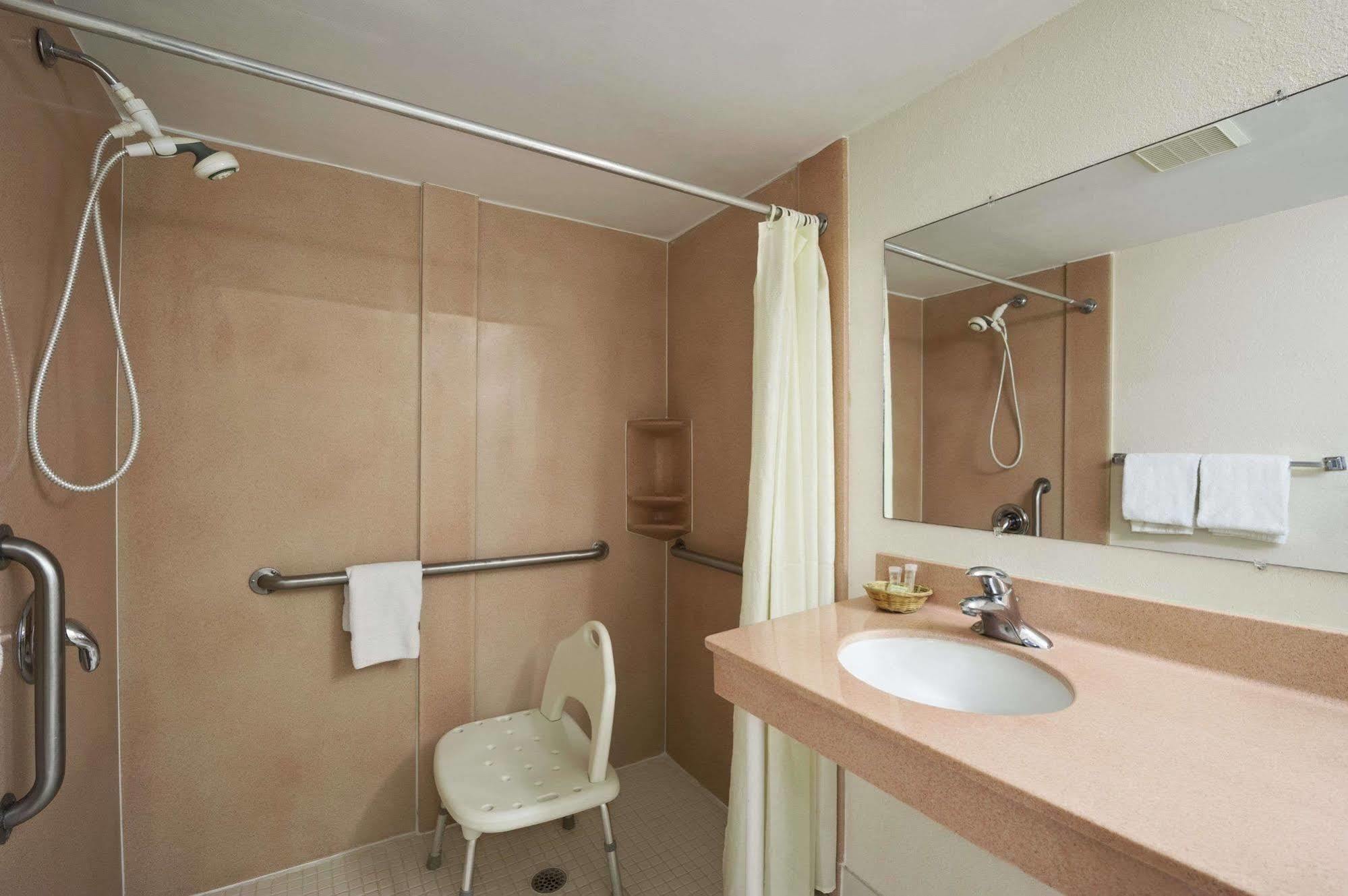 Super 8 By Wyndham North Palm North Palm Beach