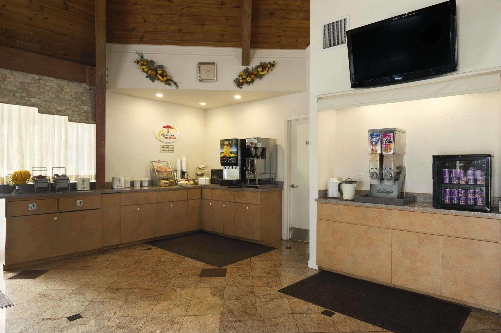 Super 8 By Wyndham North Palm Motel North Palm Beach