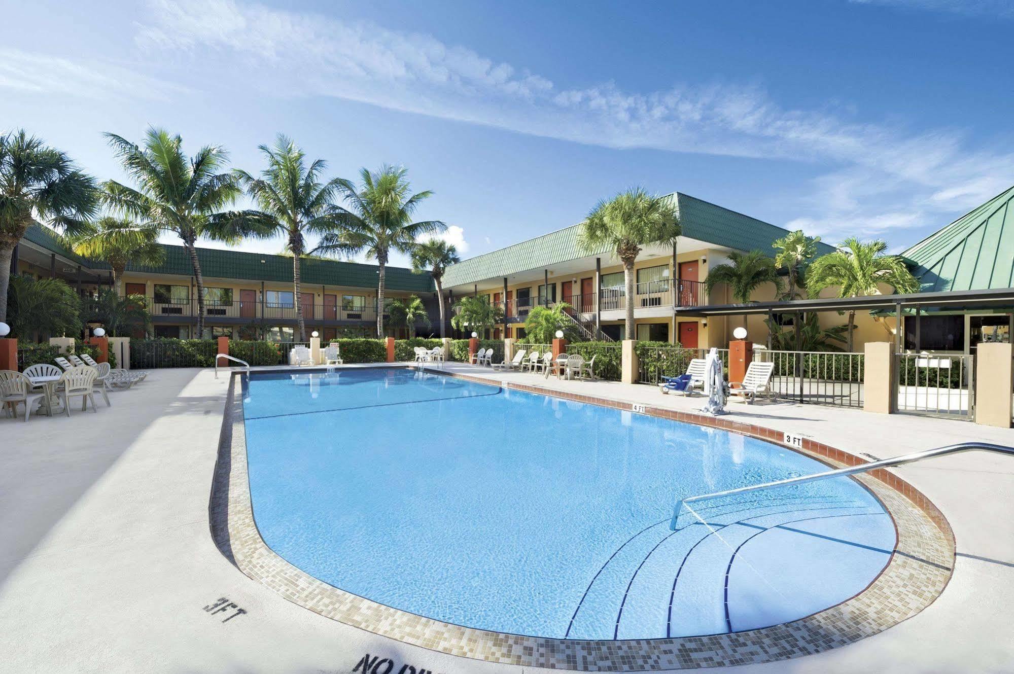 Super 8 By Wyndham North Palm North Palm Beach