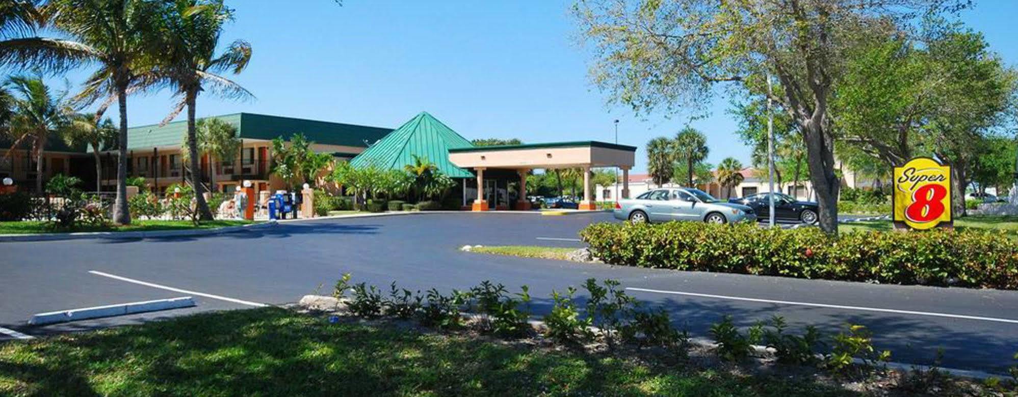 Super 8 By Wyndham North Palm Motel North Palm Beach
