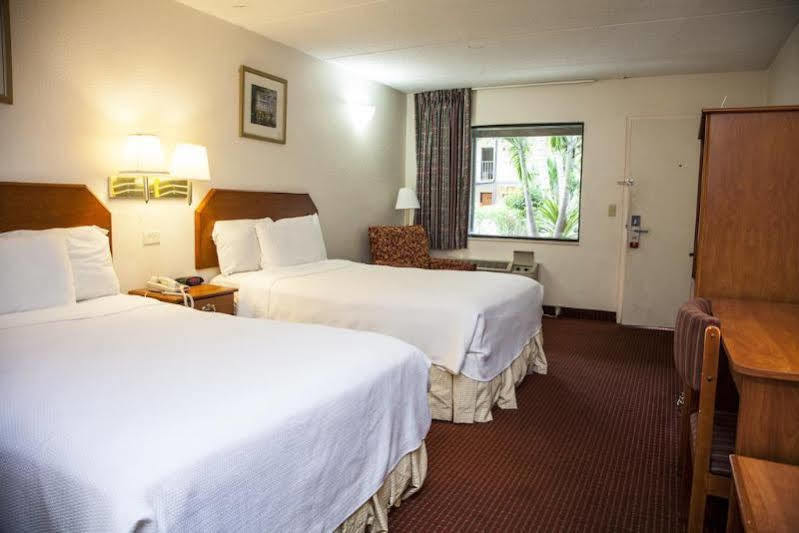 Super 8 By Wyndham North Palm North Palm Beach