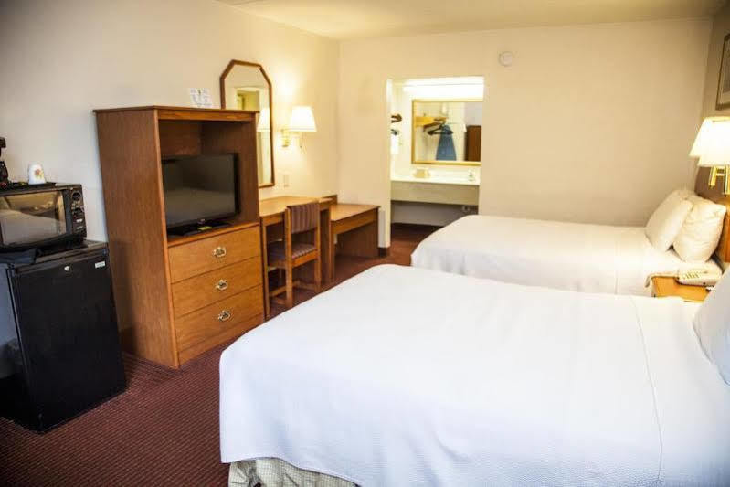 Super 8 By Wyndham North Palm Motel 2*