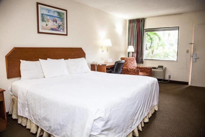 Super 8 By Wyndham North Palm Motel 2*
