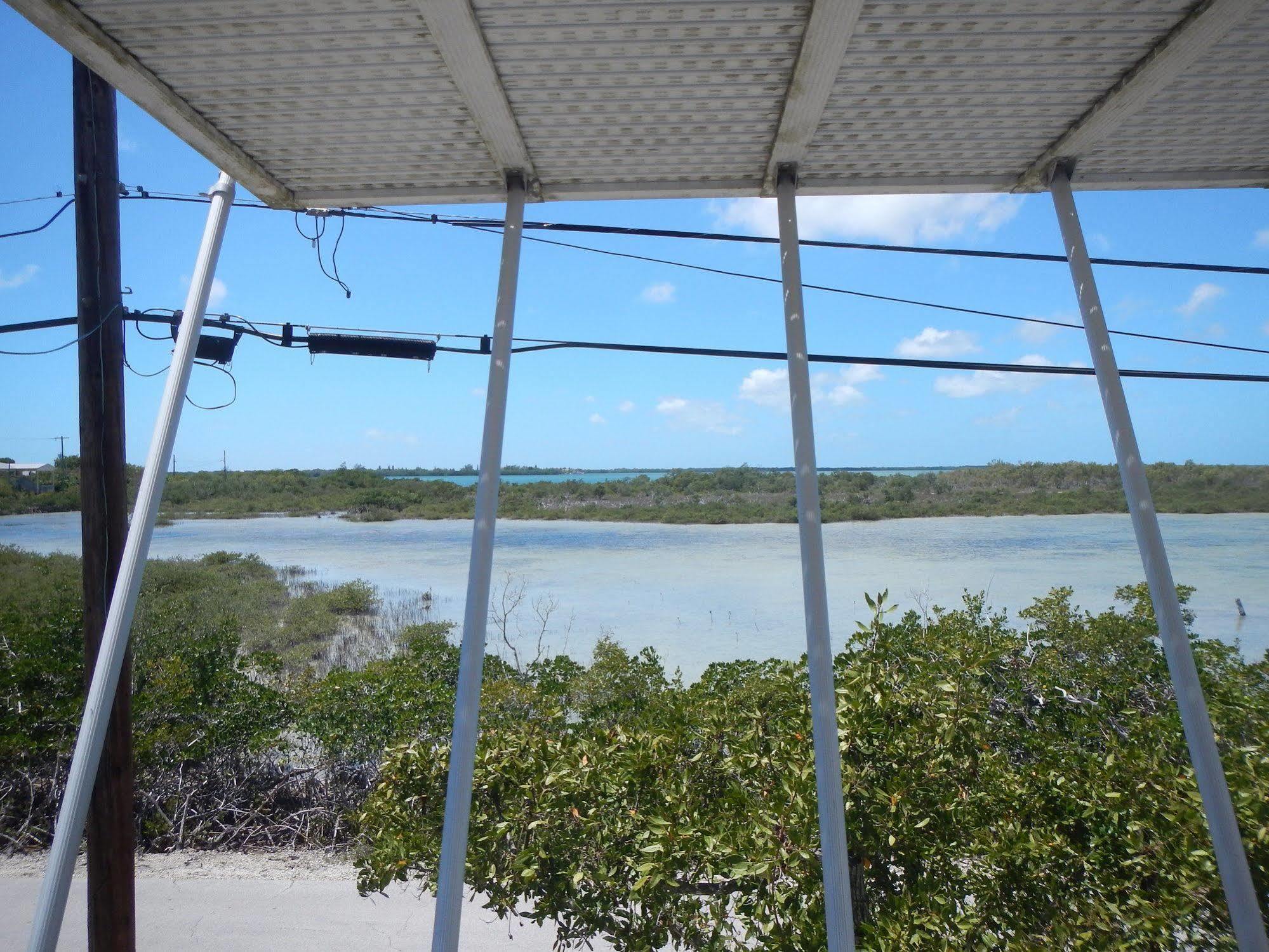 Ed & Ellen'S Canal Duplexes W/Dockage - Big Pine Key Apartment *
