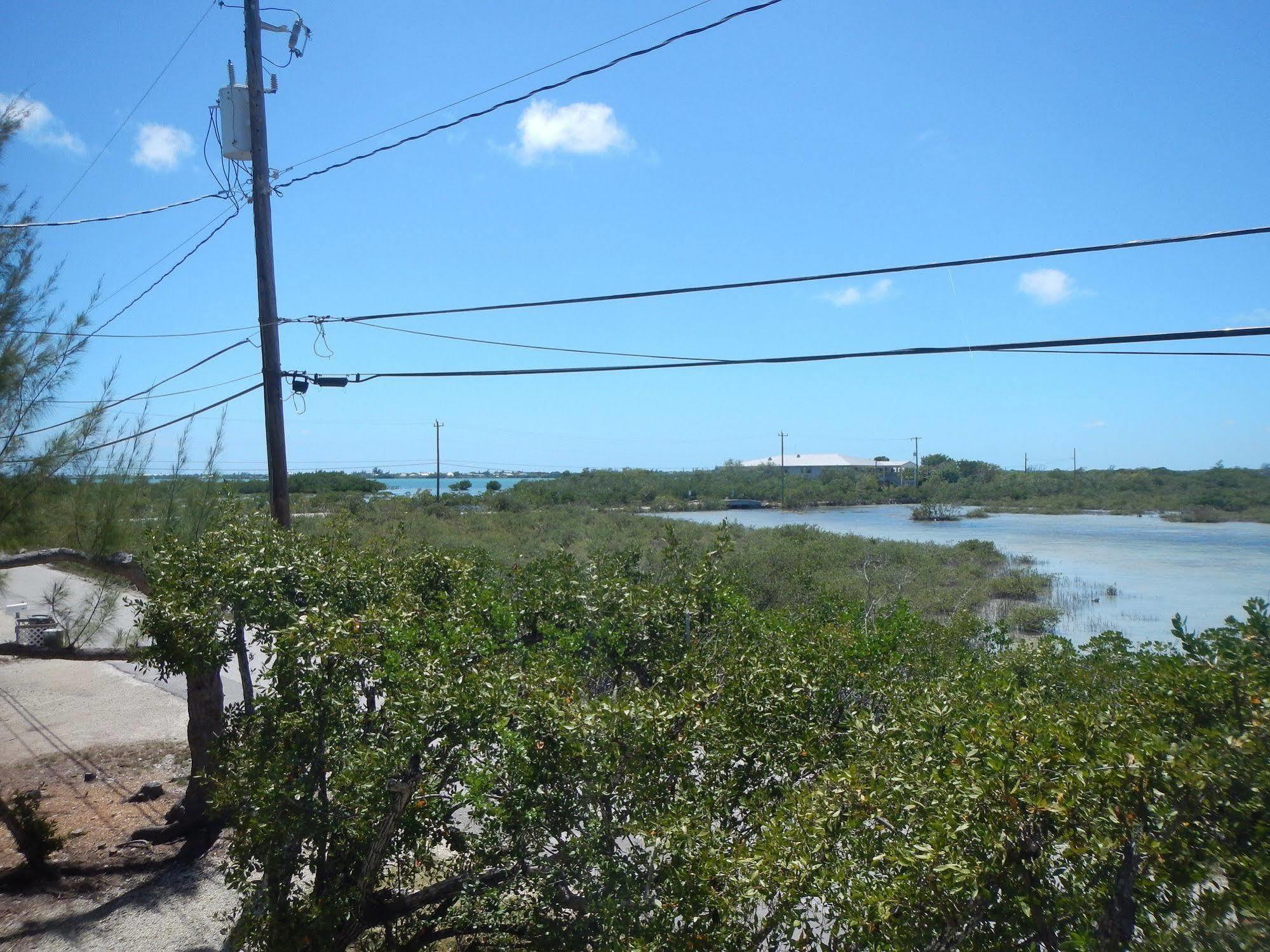 Ed & Ellen'S Canal Duplexes W/Dockage - Big Pine Key Apartment *