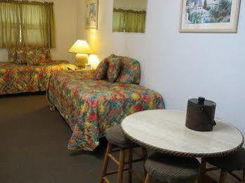 Ed & Ellen'S Canal Duplexes W/Dockage - Big Pine Key Apartment Big Pine Key