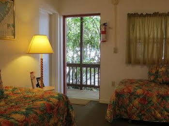 Ed & Ellen'S Canal Duplexes W/Dockage - Big Pine Key * Big Pine Key