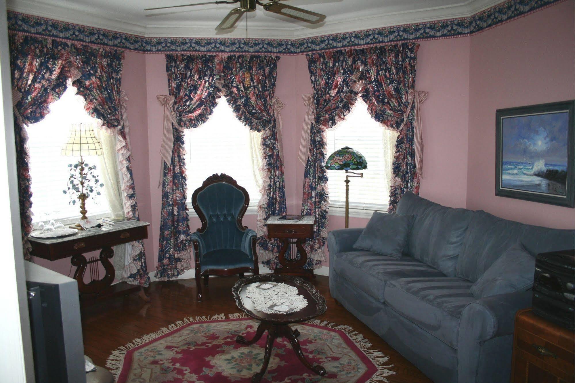 Heron Cay Lakeview Bed & Breakfast