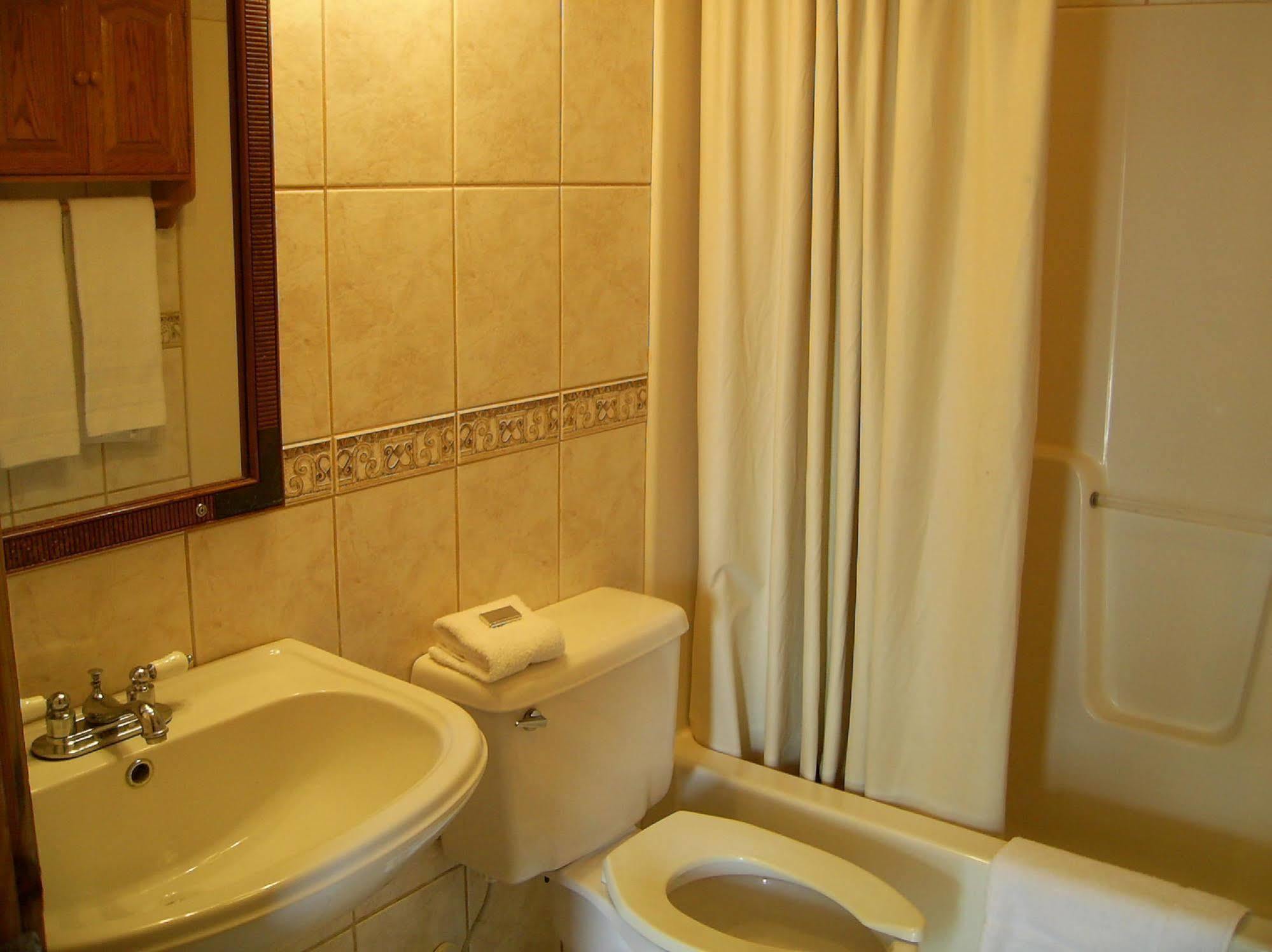 Buffalo Chip's Ranch House 2* Bonita Springs