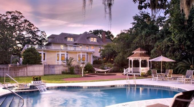 Hoyt House Luxury Bed & Breakfast 4*