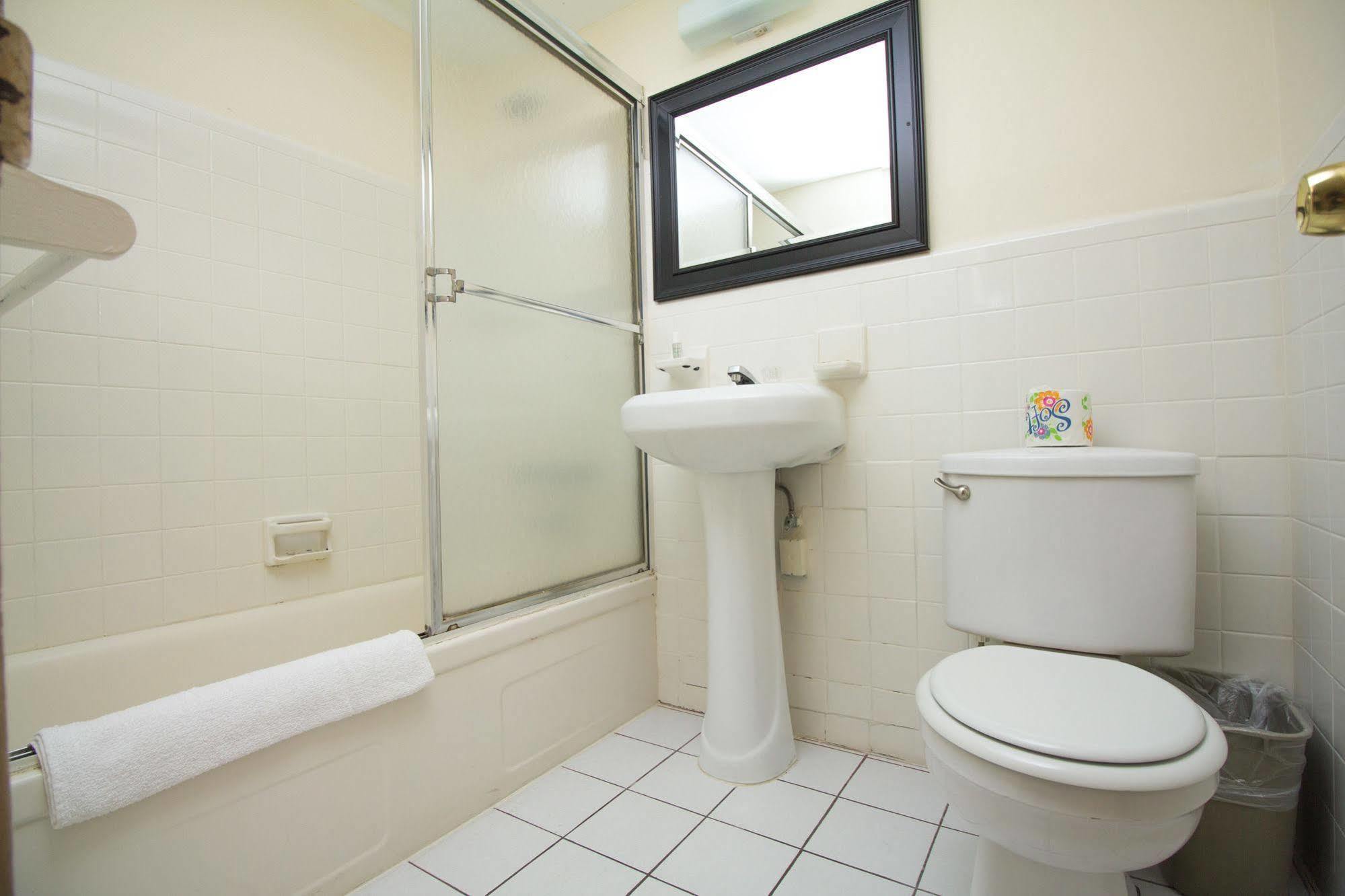 Parkway Hotel 3*