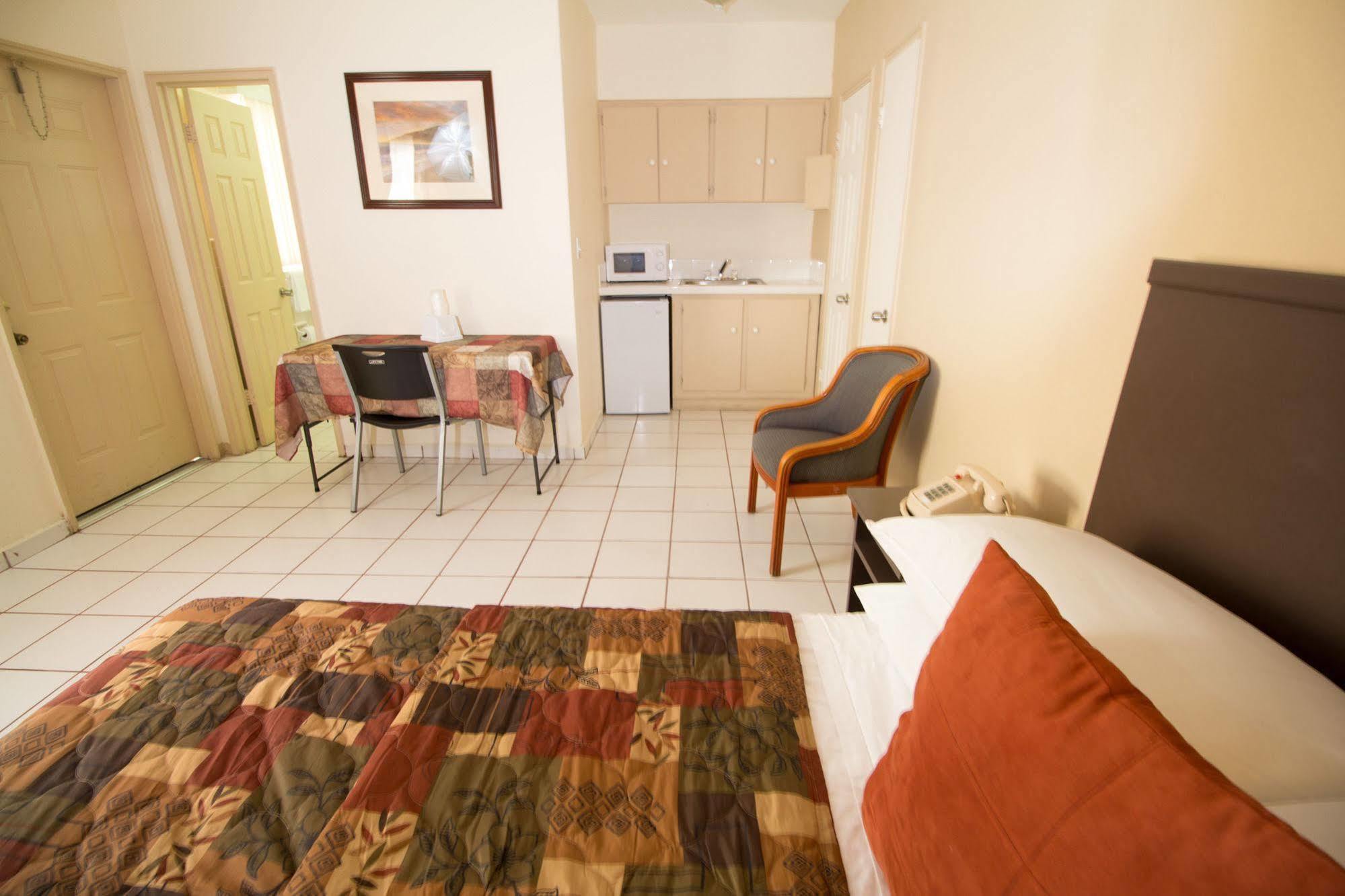 Parkway Hotel