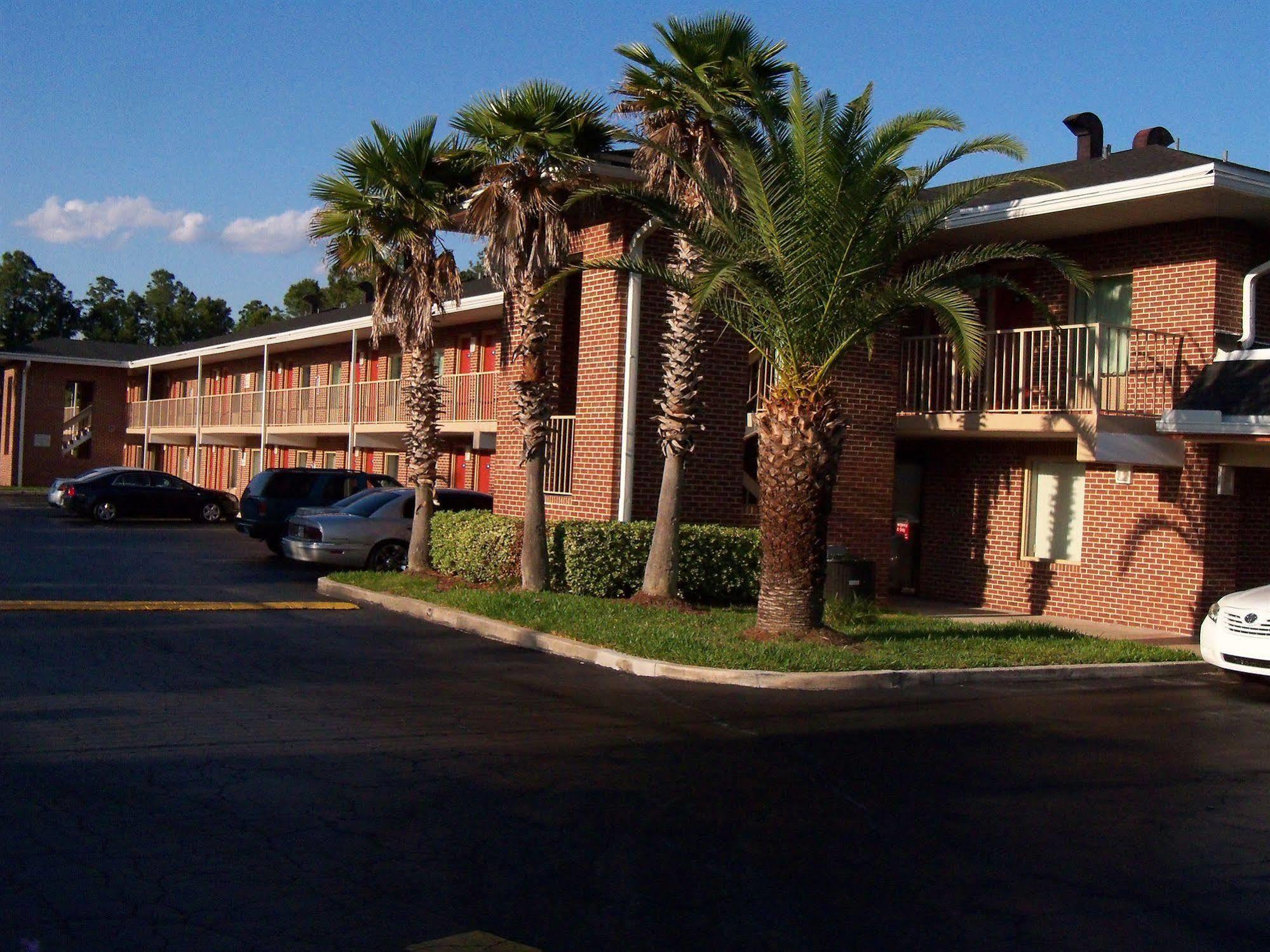 Jax Airport Lodge *