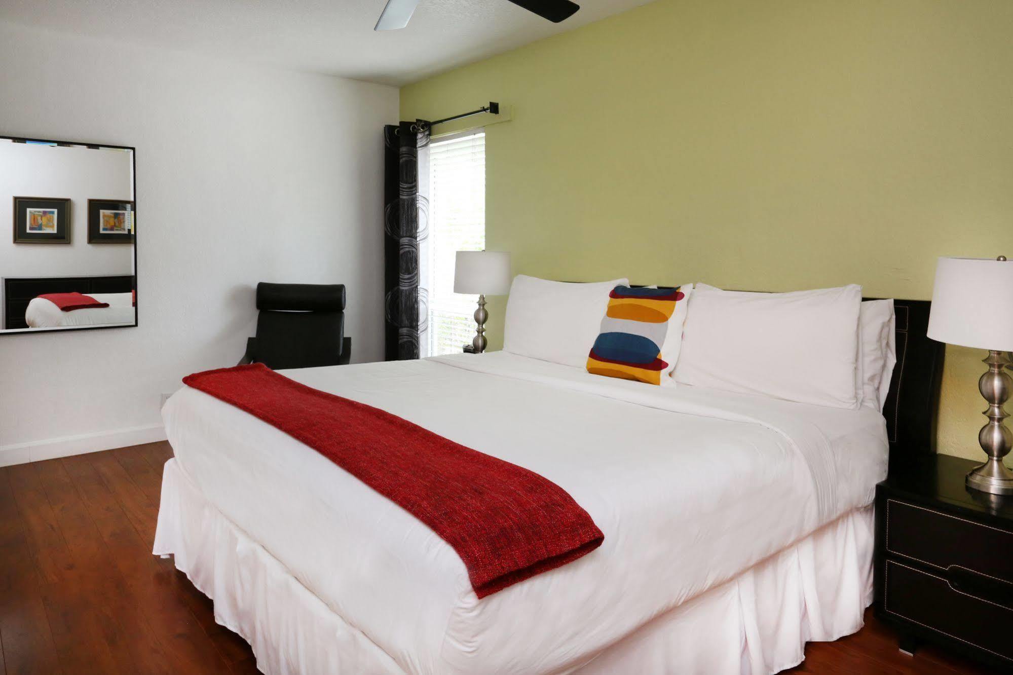 The Cabanas Guesthouse & Spa - Gay Resort Catering To Gay Men Fort Lauderdale