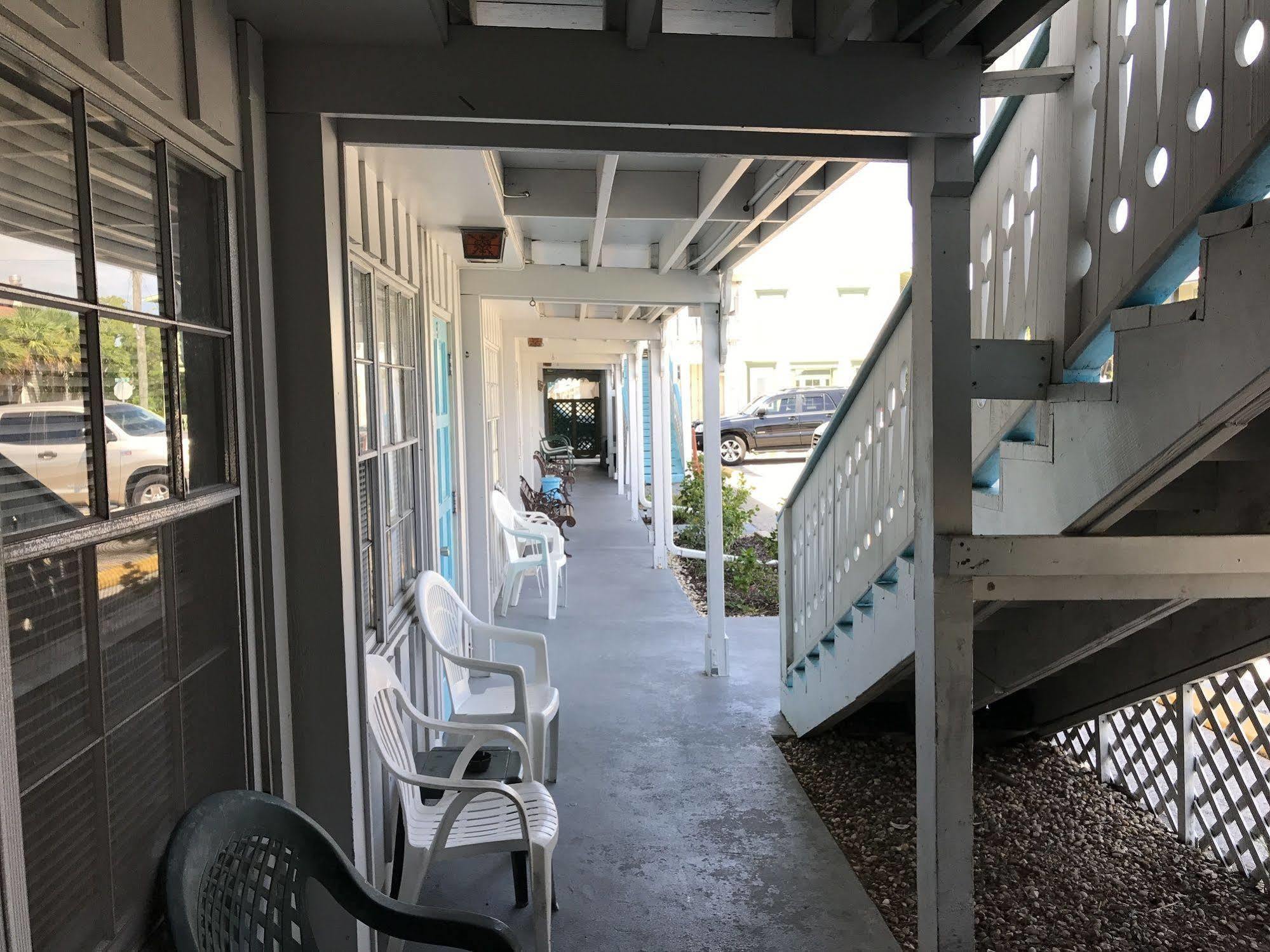 Cedar Hotel 2*